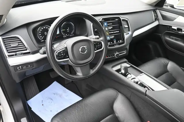 Volvo XC90 view 11