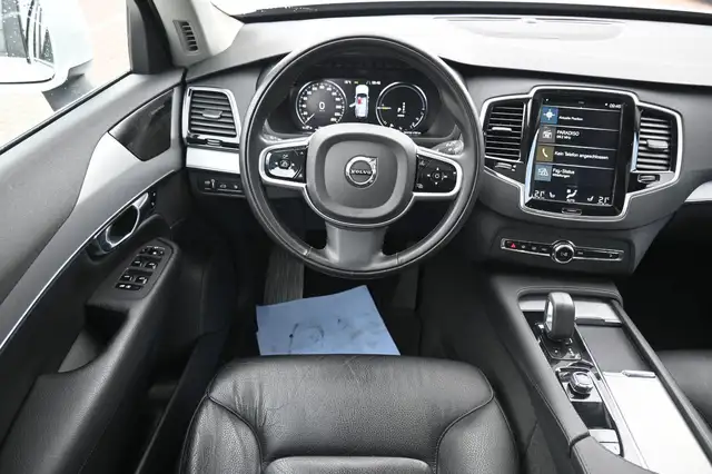 Volvo XC90 view 18