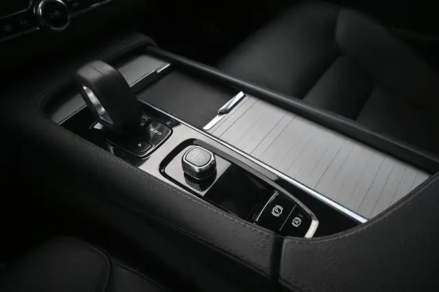 Volvo XC90 view 24