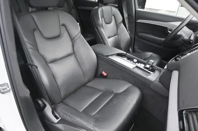 Volvo XC90 view 13