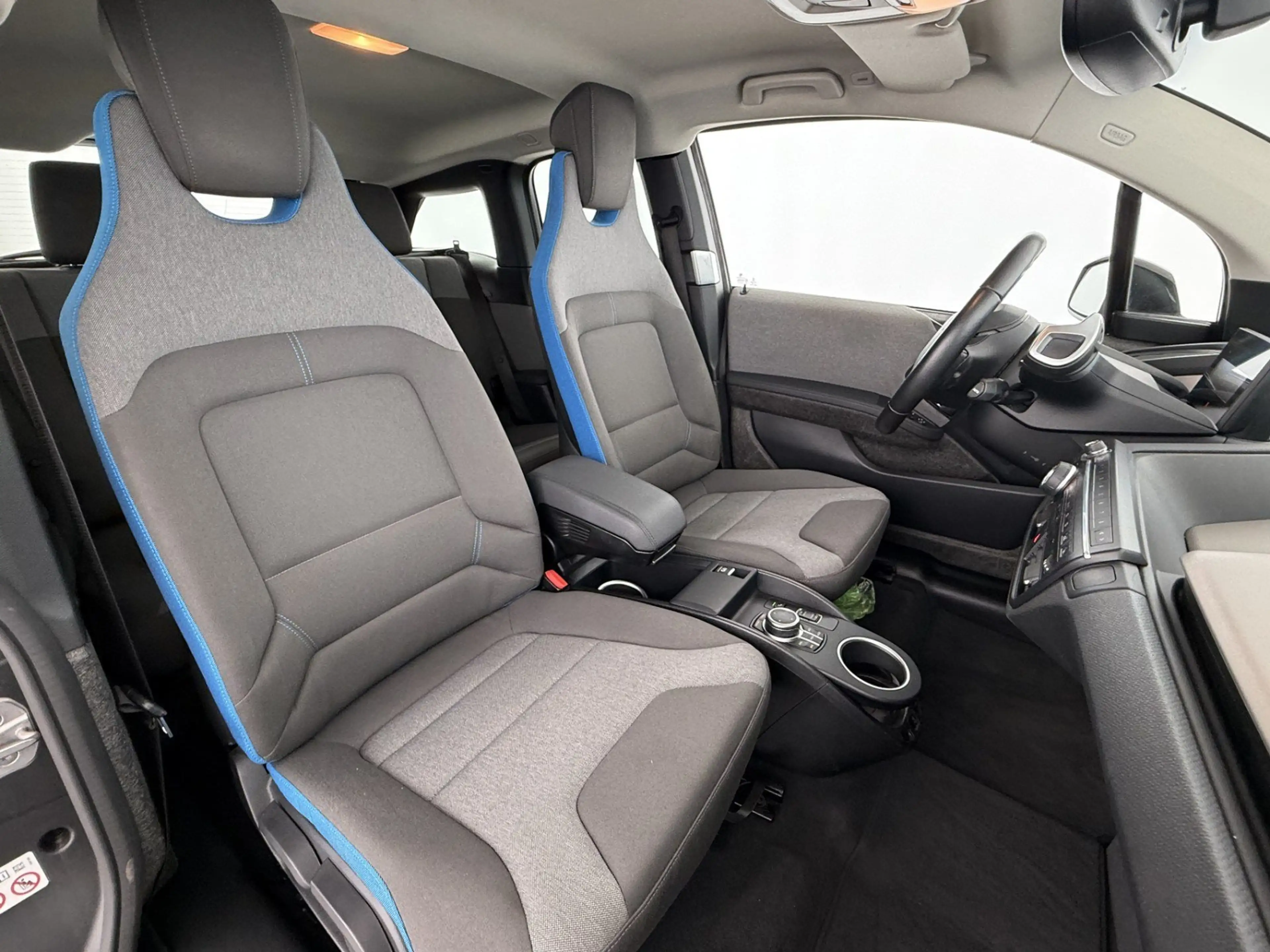 BMW i3 42kWh Aut LED NAVI R-CAM SITZHZG TEMPOMAT PDC — photo 14
