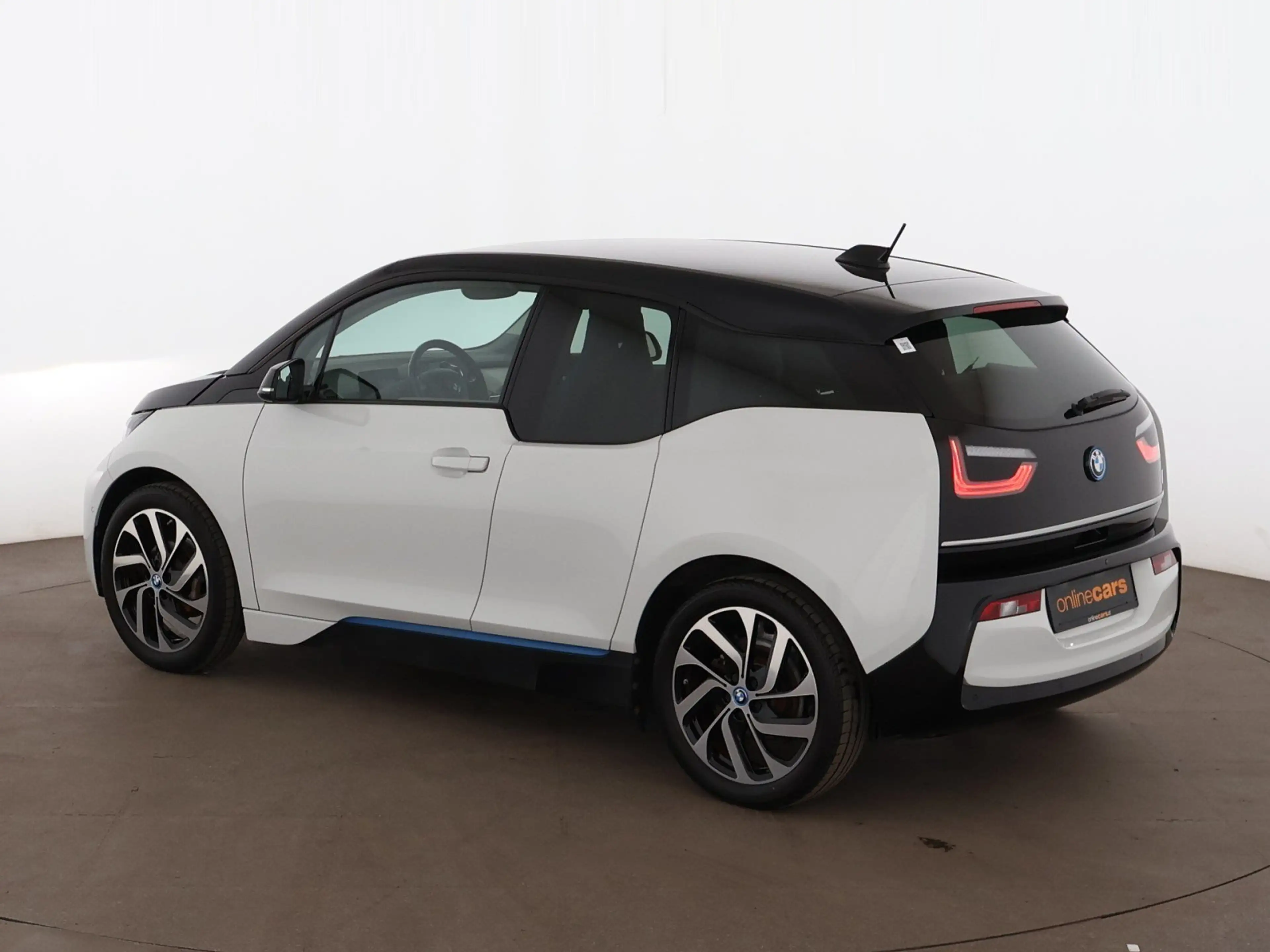 BMW i3 42kWh Aut LED NAVI R-CAM SITZHZG TEMPOMAT PDC — photo 6