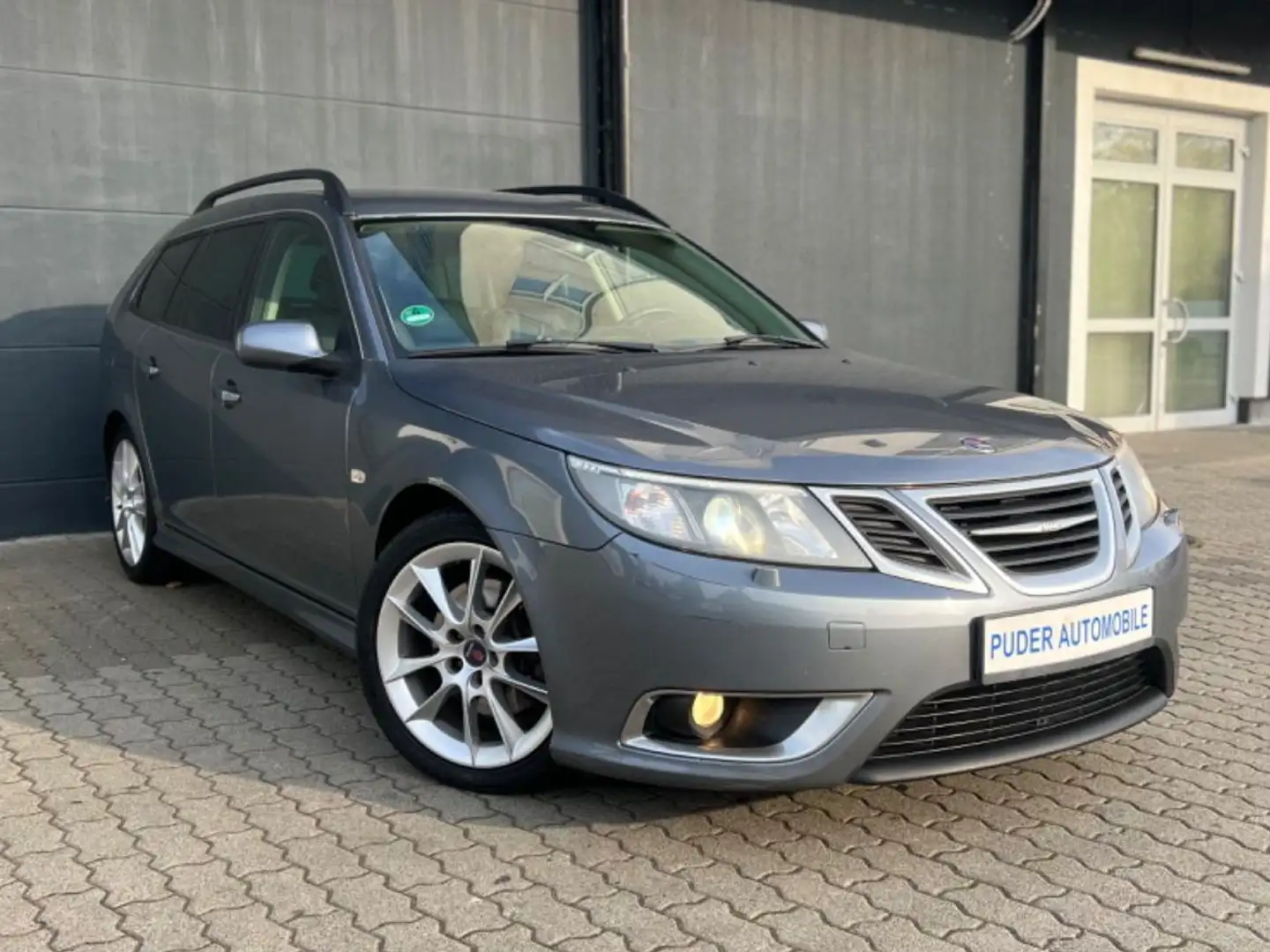 Saab 9-3 1.9 TTiD Aero Sport Kombi 179PS Leder Xenon Grau - 1