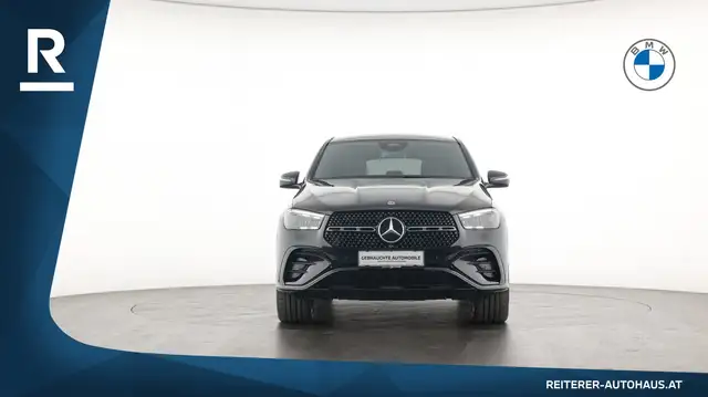 Mercedes-Benz 300 view 2