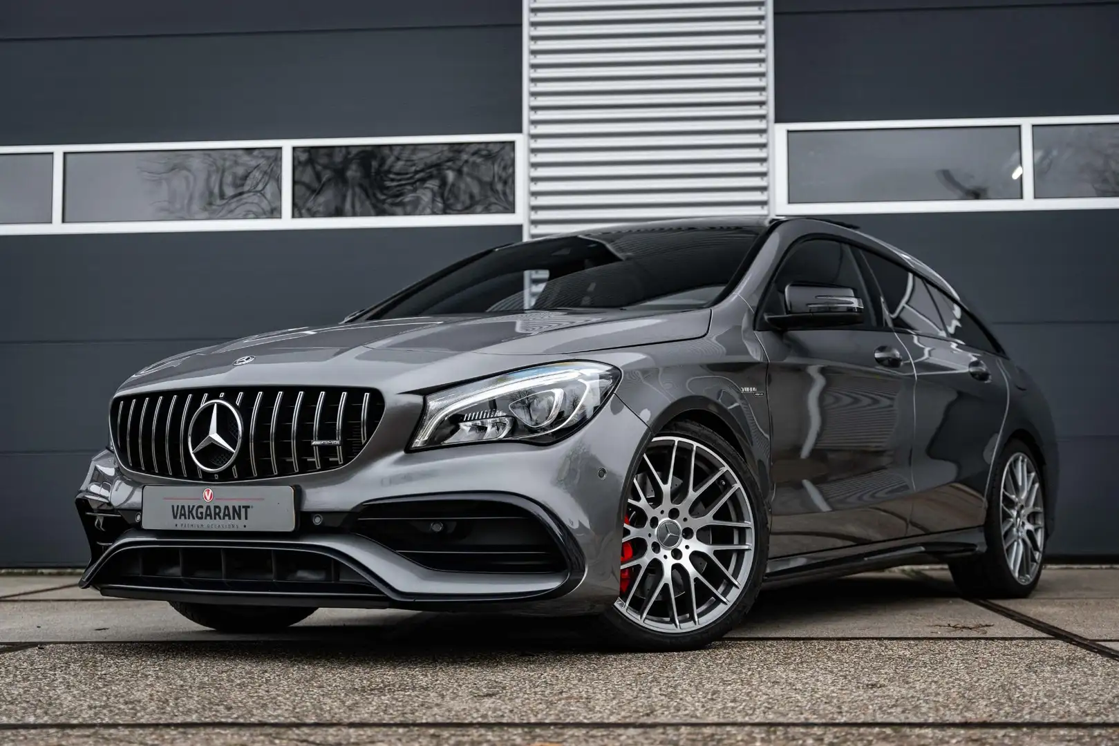 Mercedes-Benz CLA 45 AMG Shooting Brake 4MATIC |Pano |AMG Performance-stoel Grigio - 1