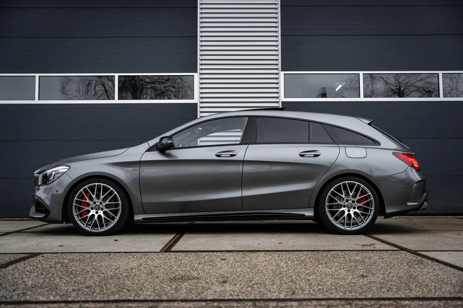 Mercedes-Benz CLA 45 AMG Shooting Brake 4MATIC |Pano |AMG Performance-stoel Grigio - 2