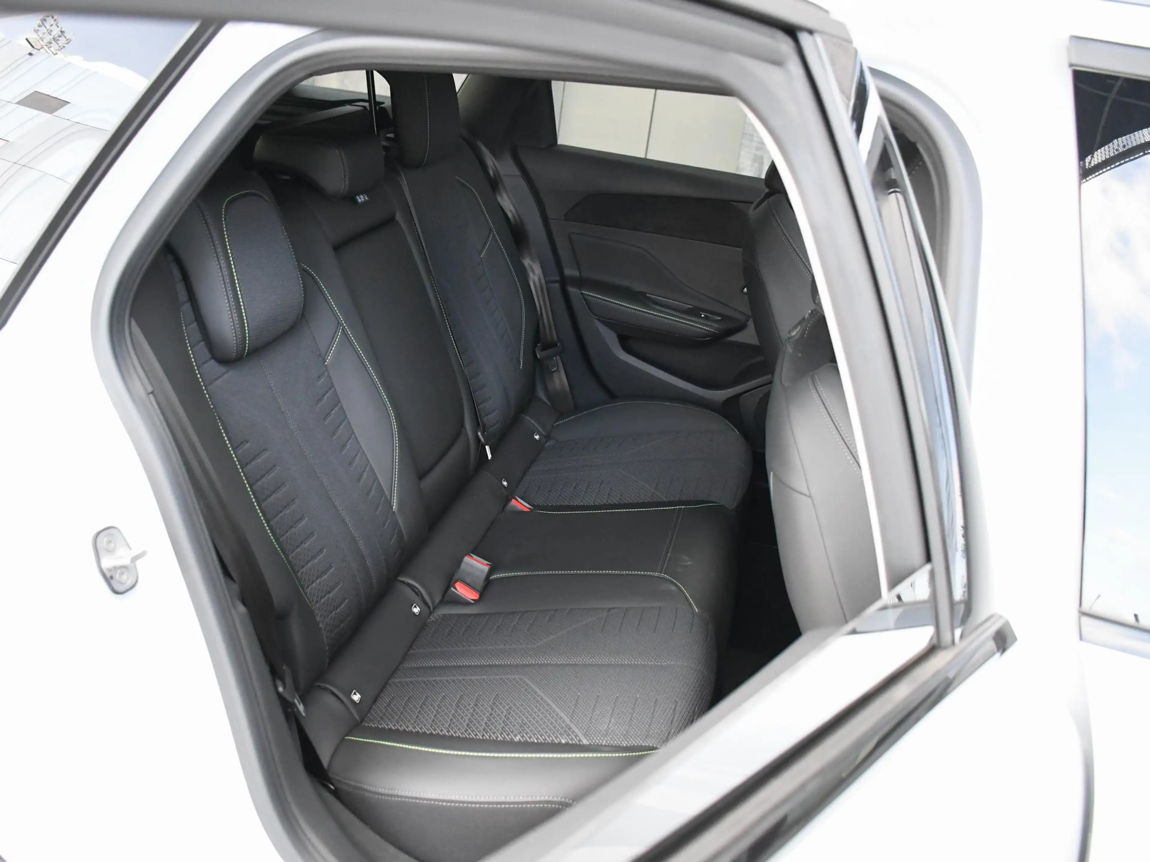 Peugeot 308 SW GT 1.6 Plug-in Hybrid 195pk Automaat PANO | FOC — photo 15