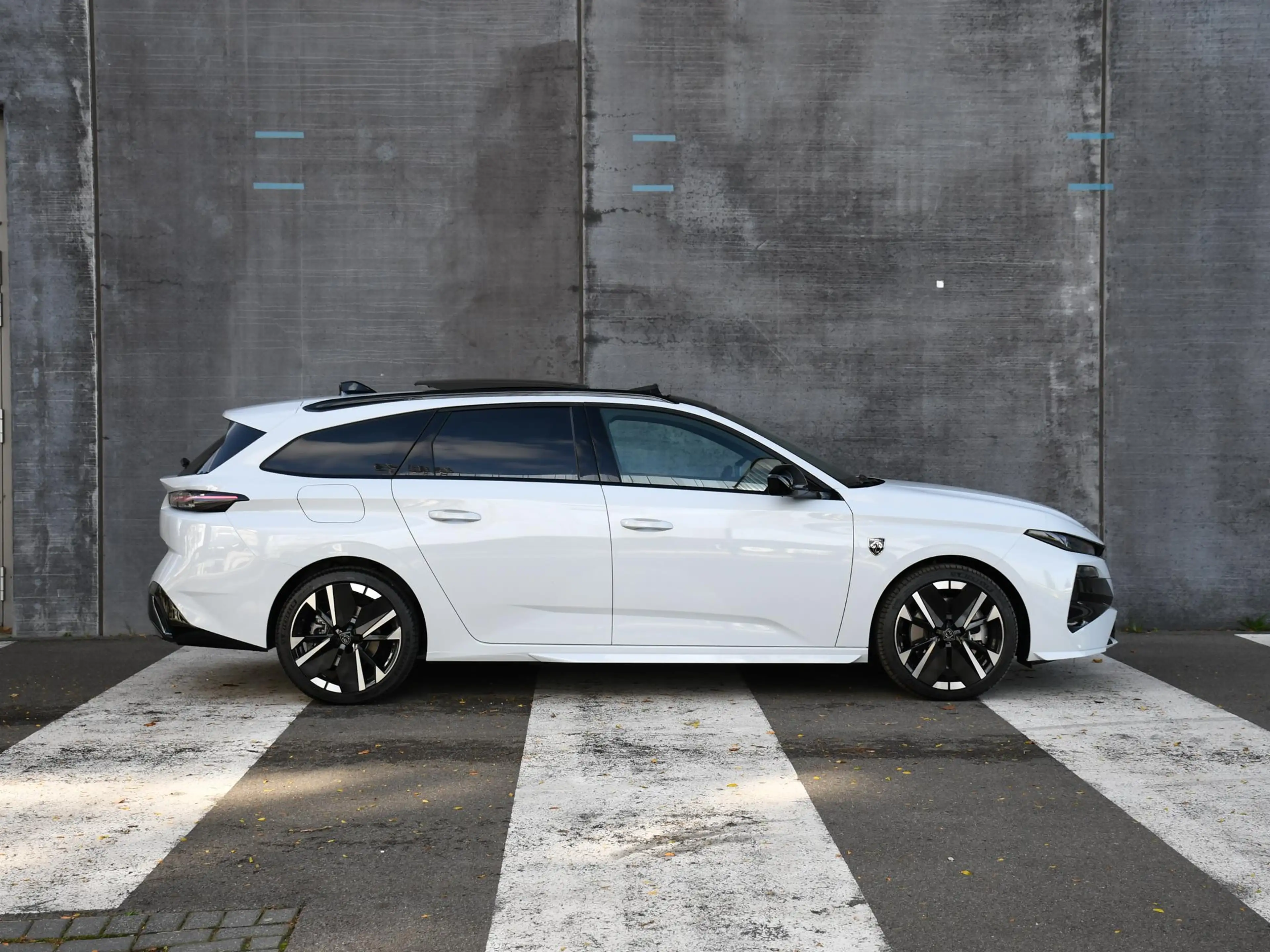 Peugeot 308 SW GT 1.6 Plug-in Hybrid 195pk Automaat PANO | FOC — photo 6