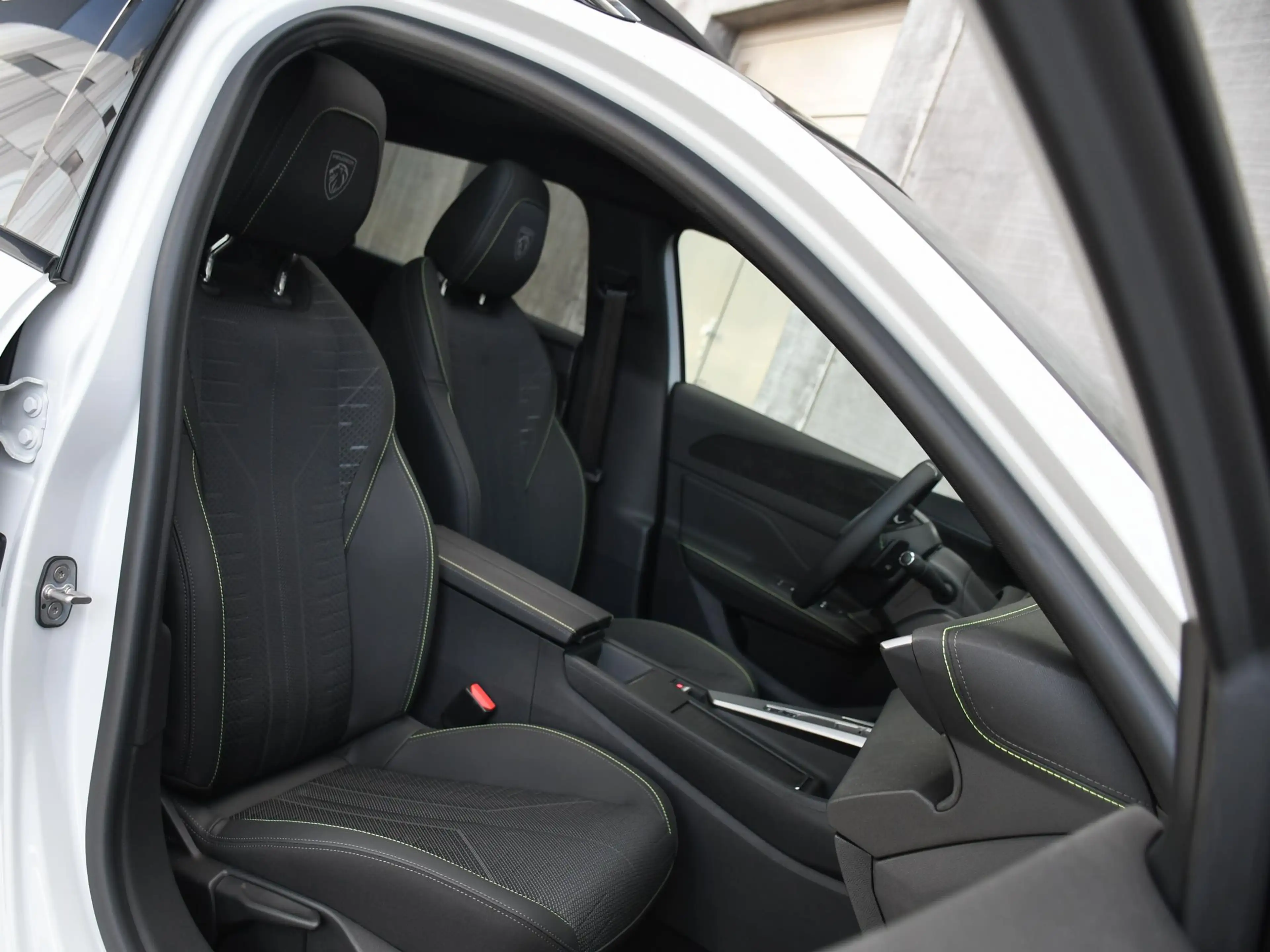 Peugeot 308 SW GT 1.6 Plug-in Hybrid 195pk Automaat PANO | FOC — photo 13