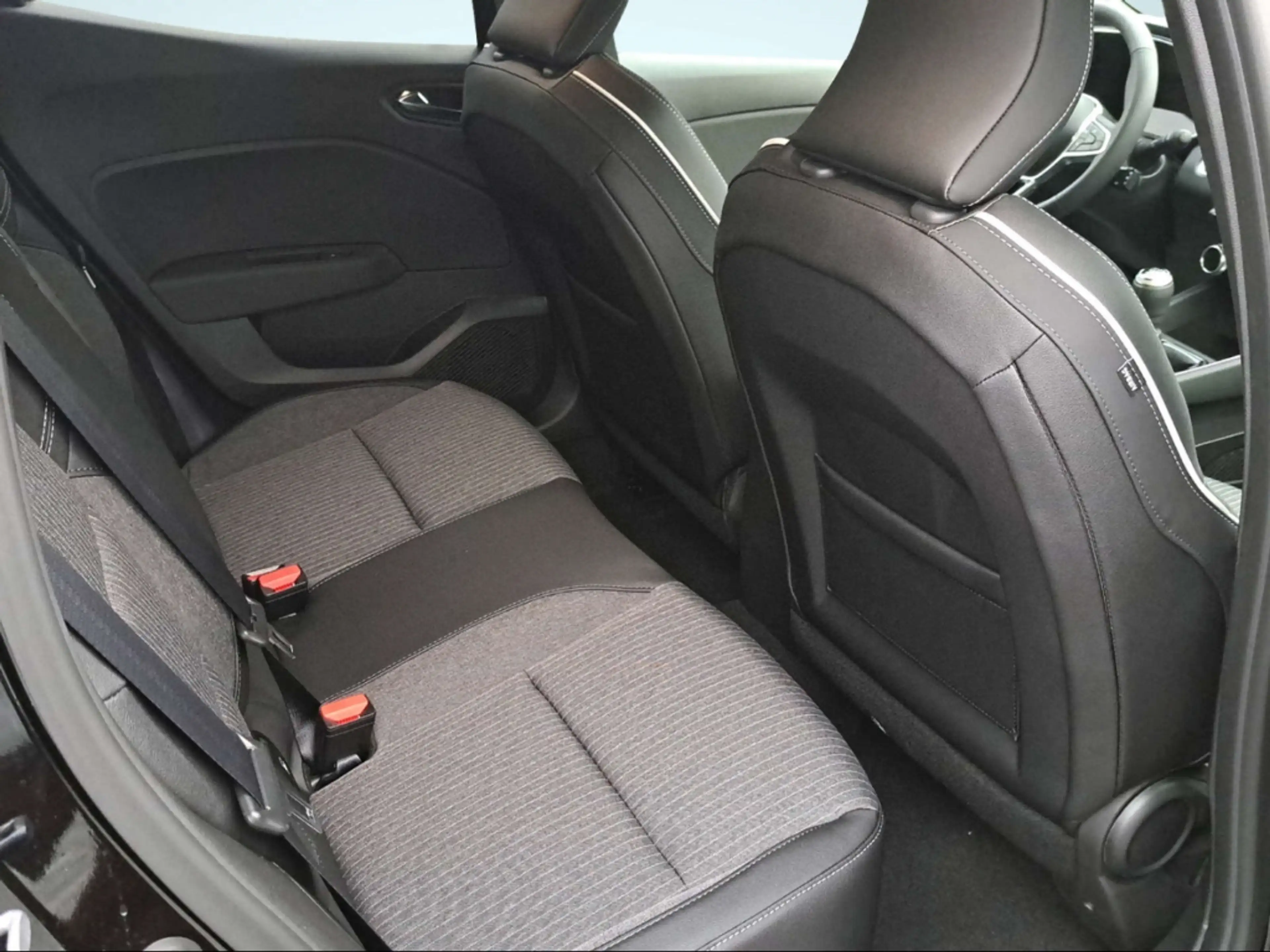 Mitsubishi Colt Top 1.0 l LED SHZ PDCv+h Temp Keyless Bose DAB ACC — photo 10