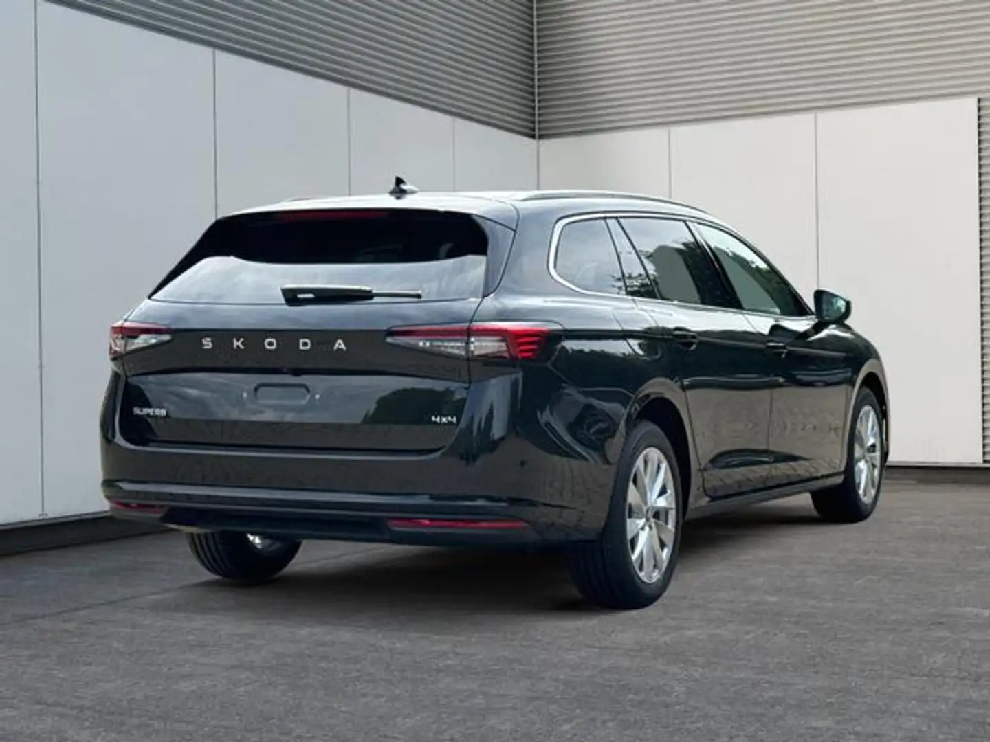 Skoda Superb Combi Selection DSG+4WD+AHK+NAVI+EL. H... Black - 2