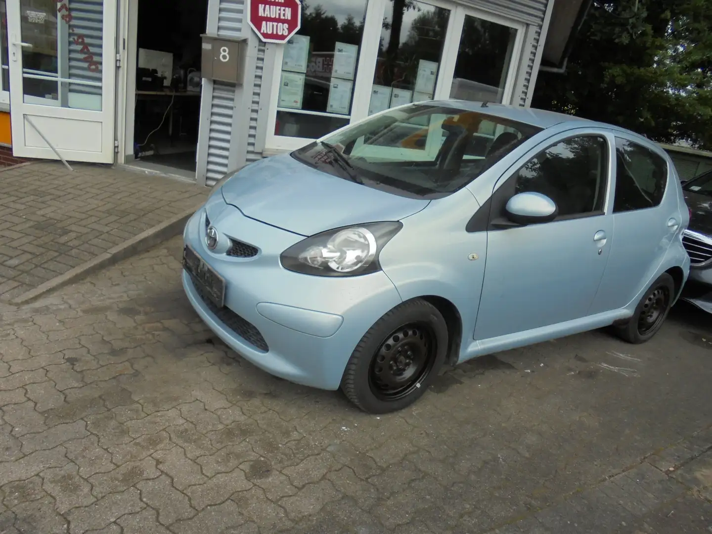 Toyota Aygo Cool 2.Hand Klima TÜV neu Серебристый - 1
