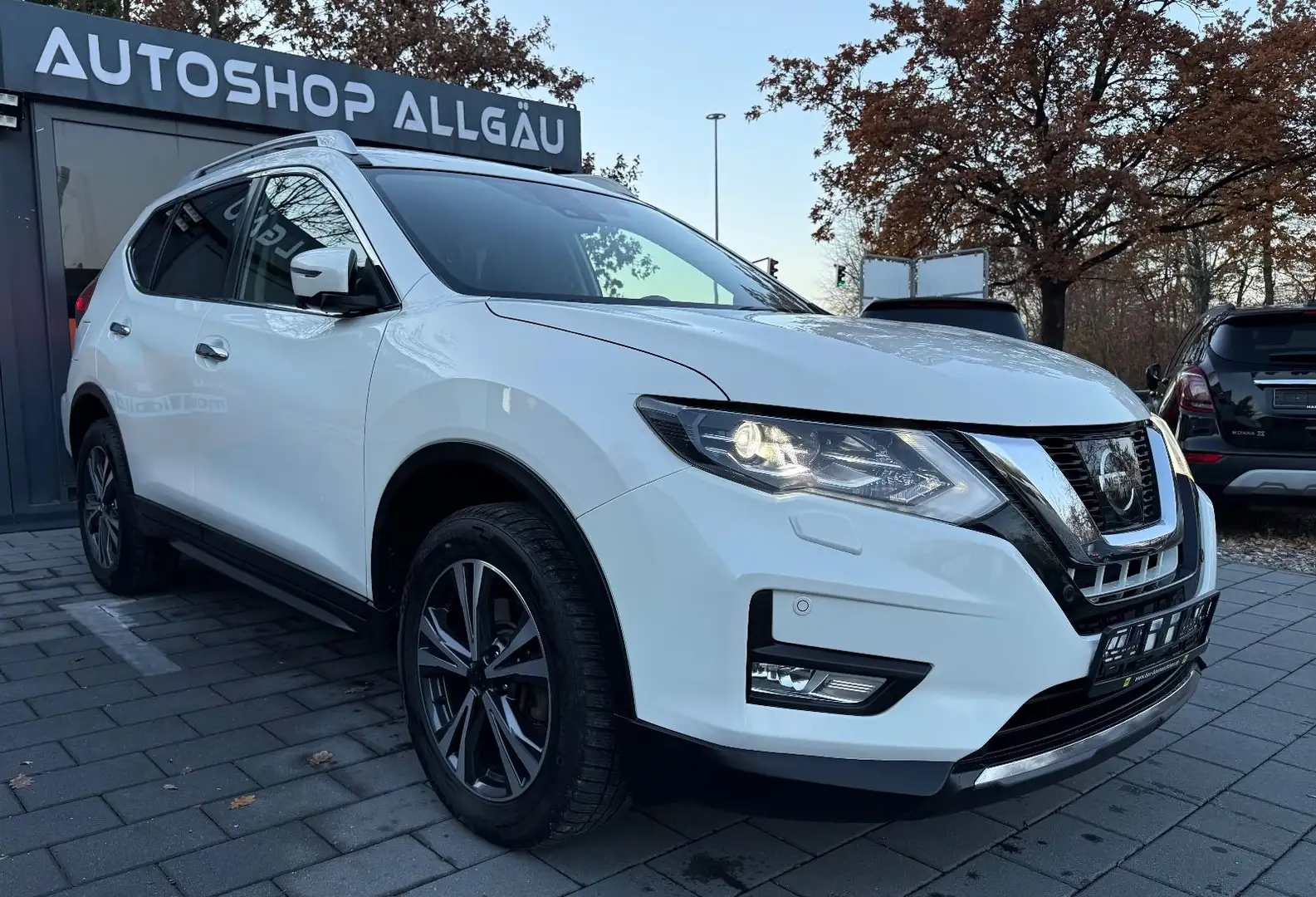 Nissan X-Trail N-Connecta Automatik 360 cam Weiß - 1