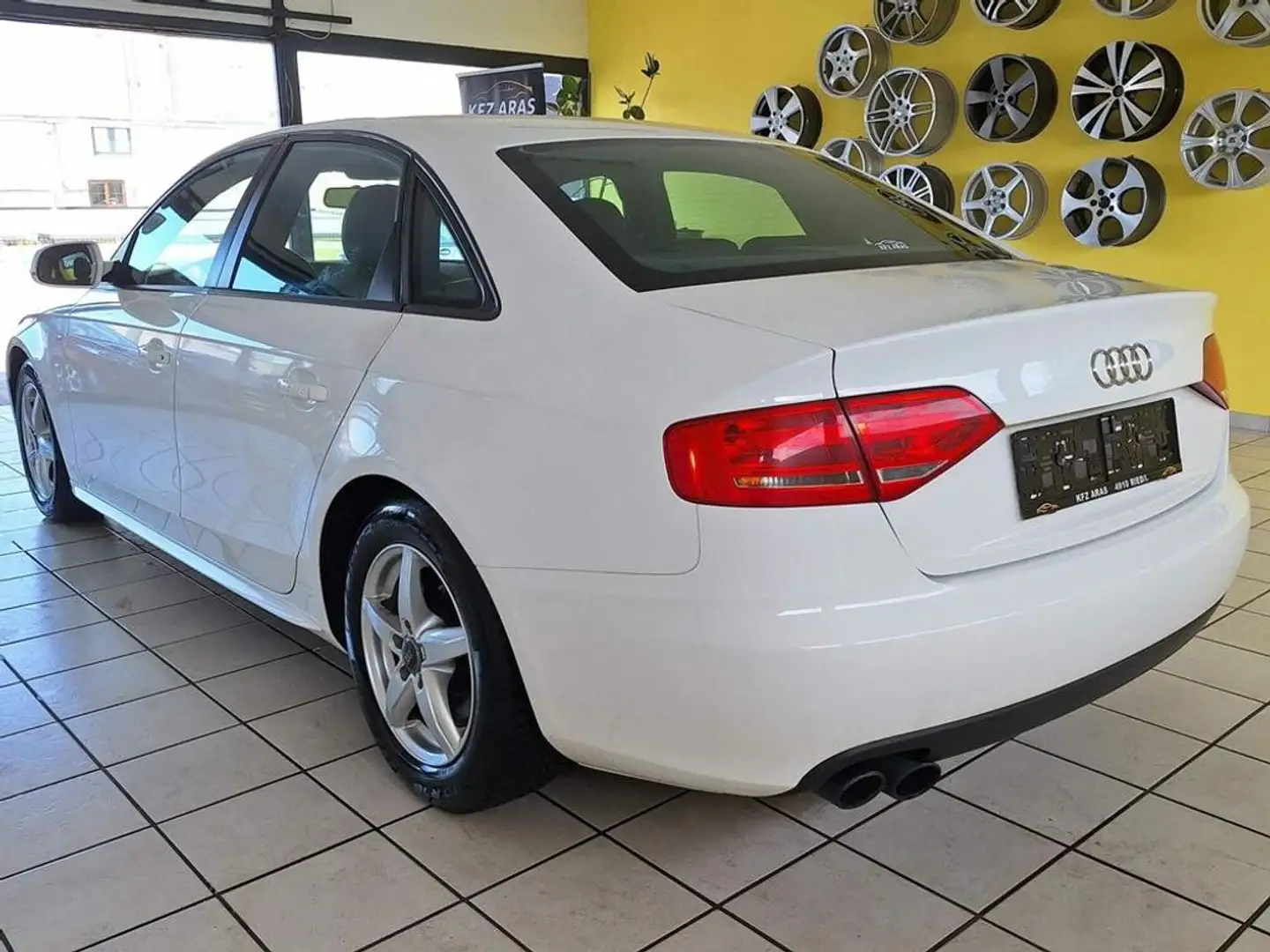 Audi A4 S-LINE SPORTPAKET, 2.BESITZ, TOP ZUSTAND Weiß - 2