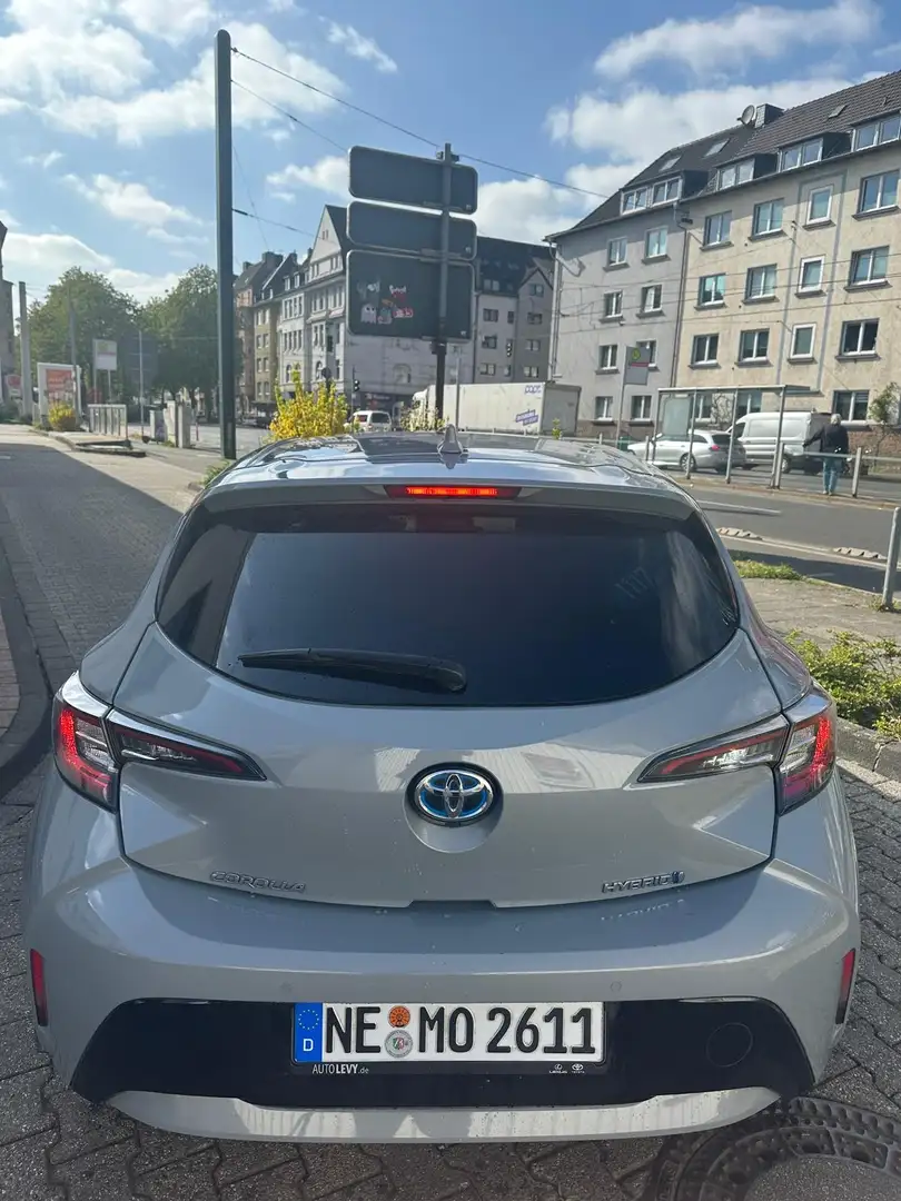 Toyota Corolla Hybrid Team D Grau - 2