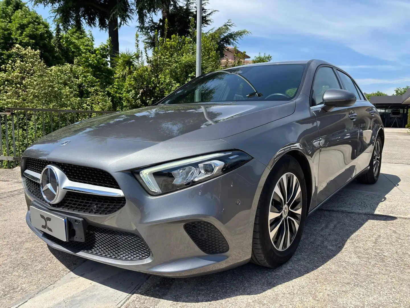 Mercedes-Benz A 180 d Business Cambio F1 - Led - Pdc - Retrocamera Grigio - 1