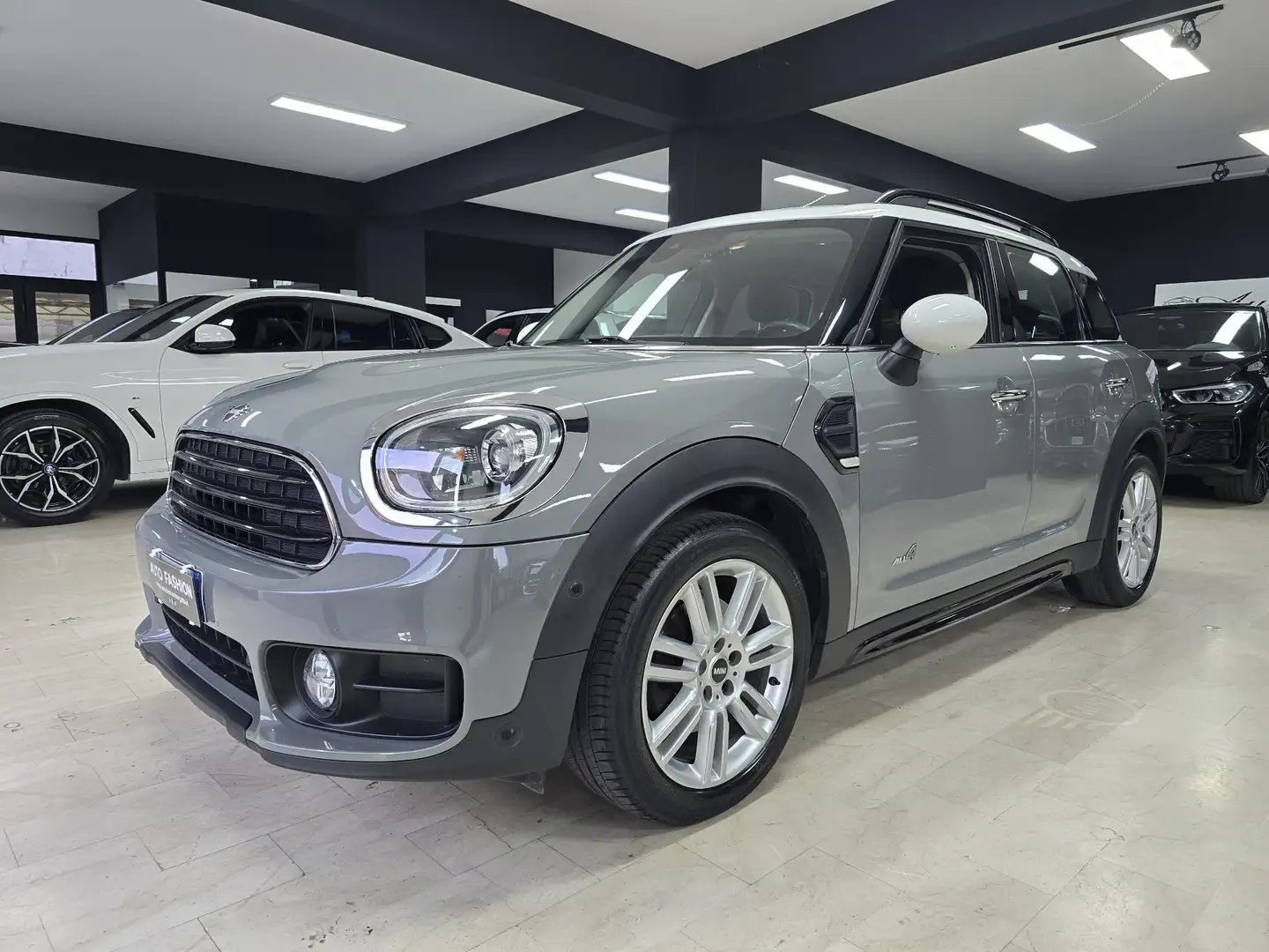 MINI Cooper D Countryman Mini Countryman 2.0 Cooper D all4 auto my18 Gris - 1