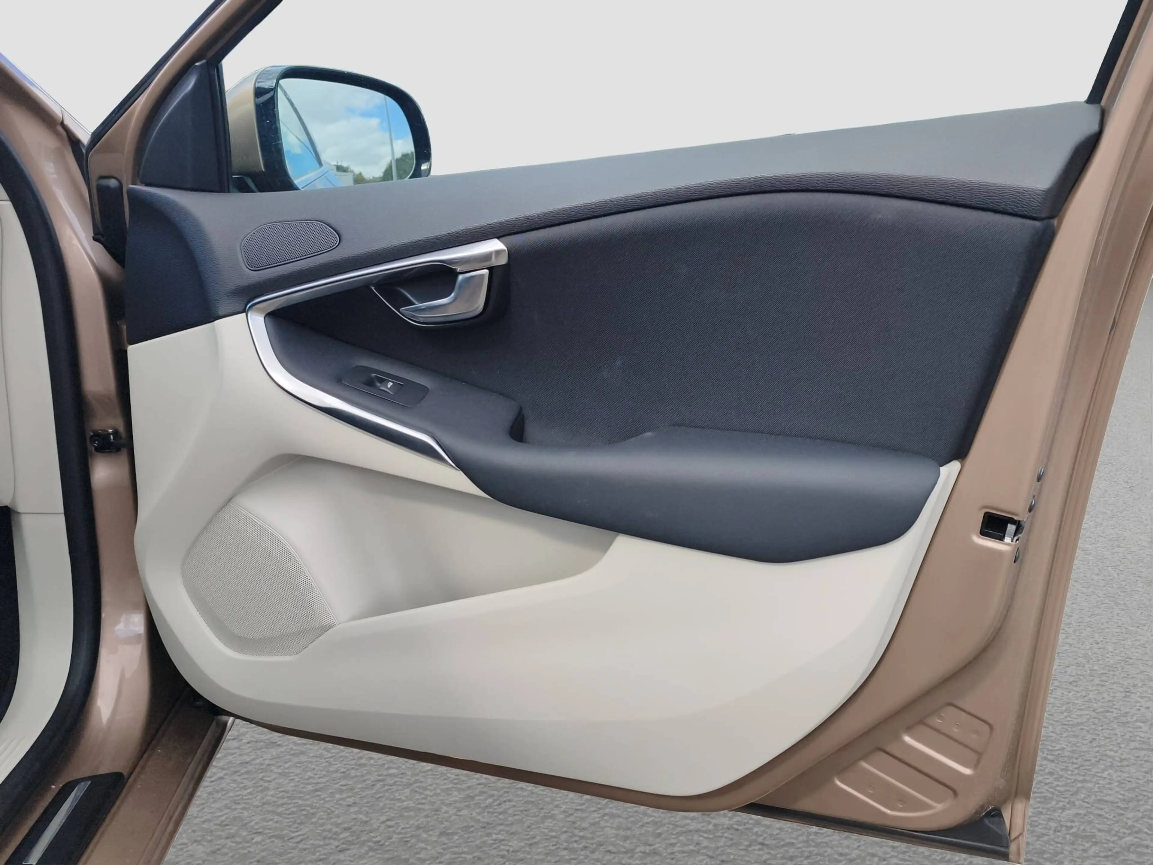 Volvo V40 T4 Momentum — photo 15