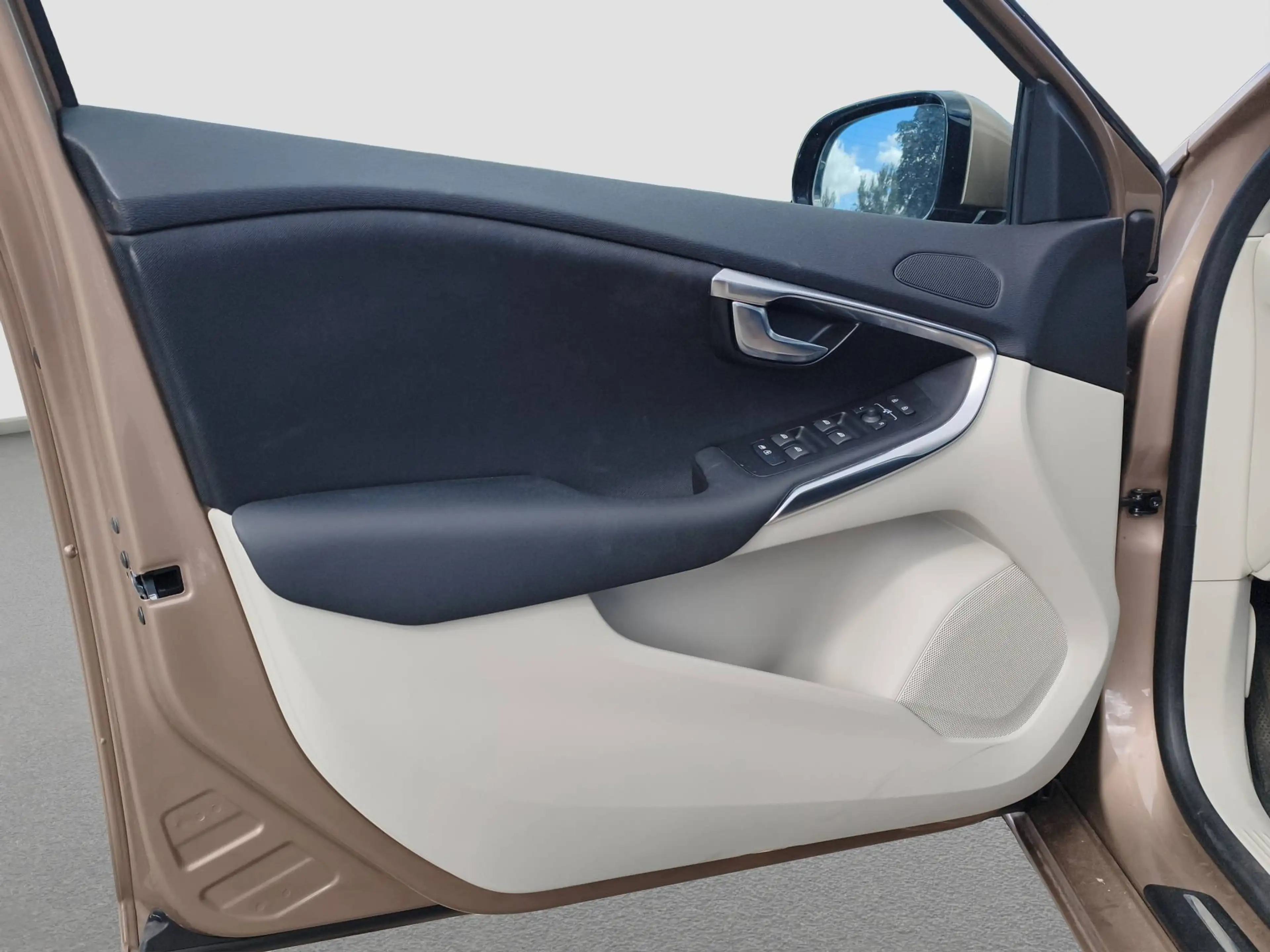 Volvo V40 T4 Momentum — photo 13