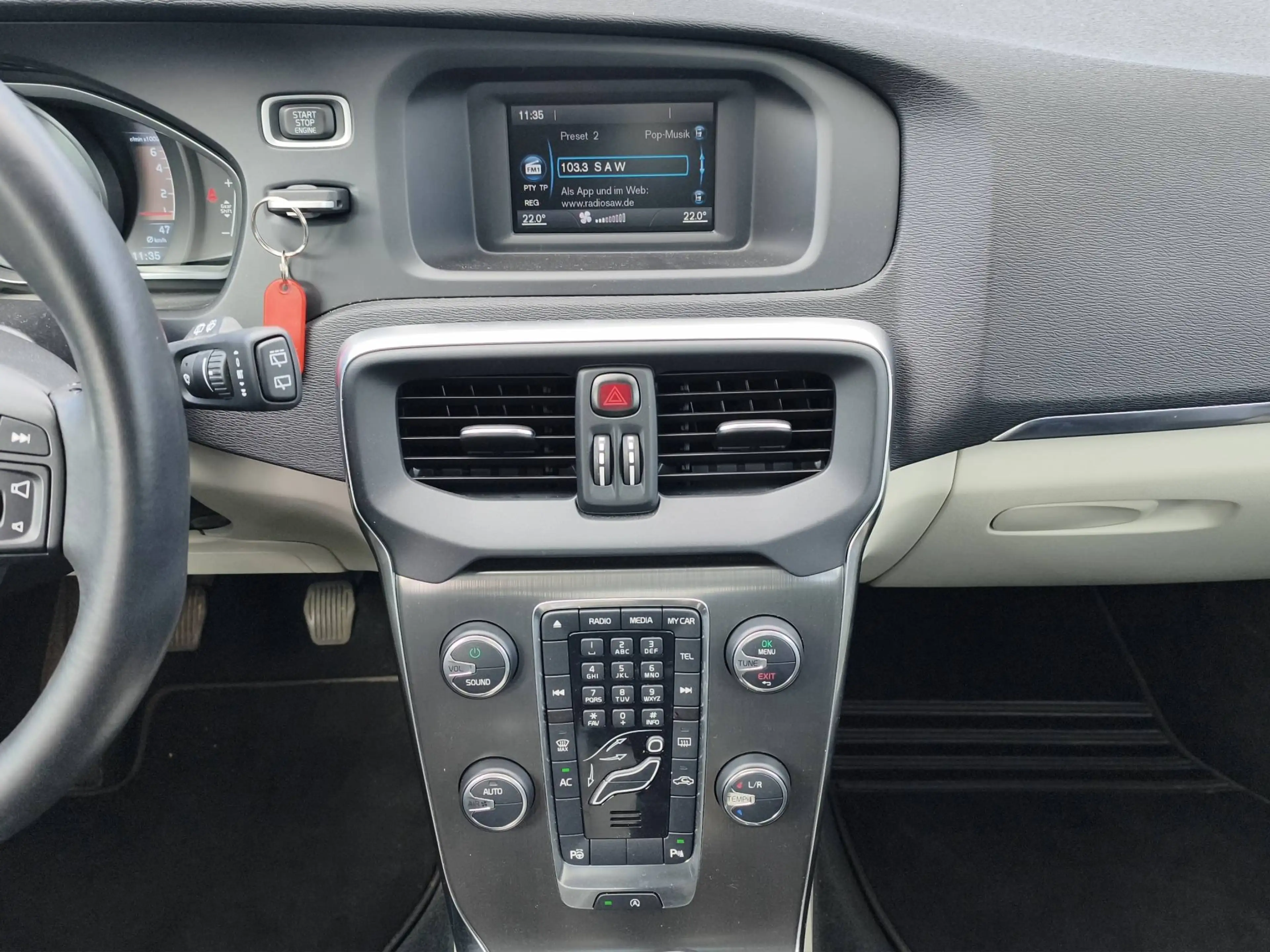 Volvo V40 T4 Momentum — photo 12