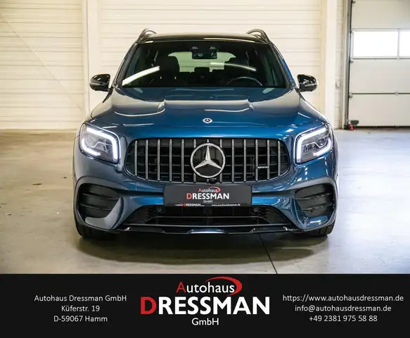 Mercedes-Benz GLB view 2
