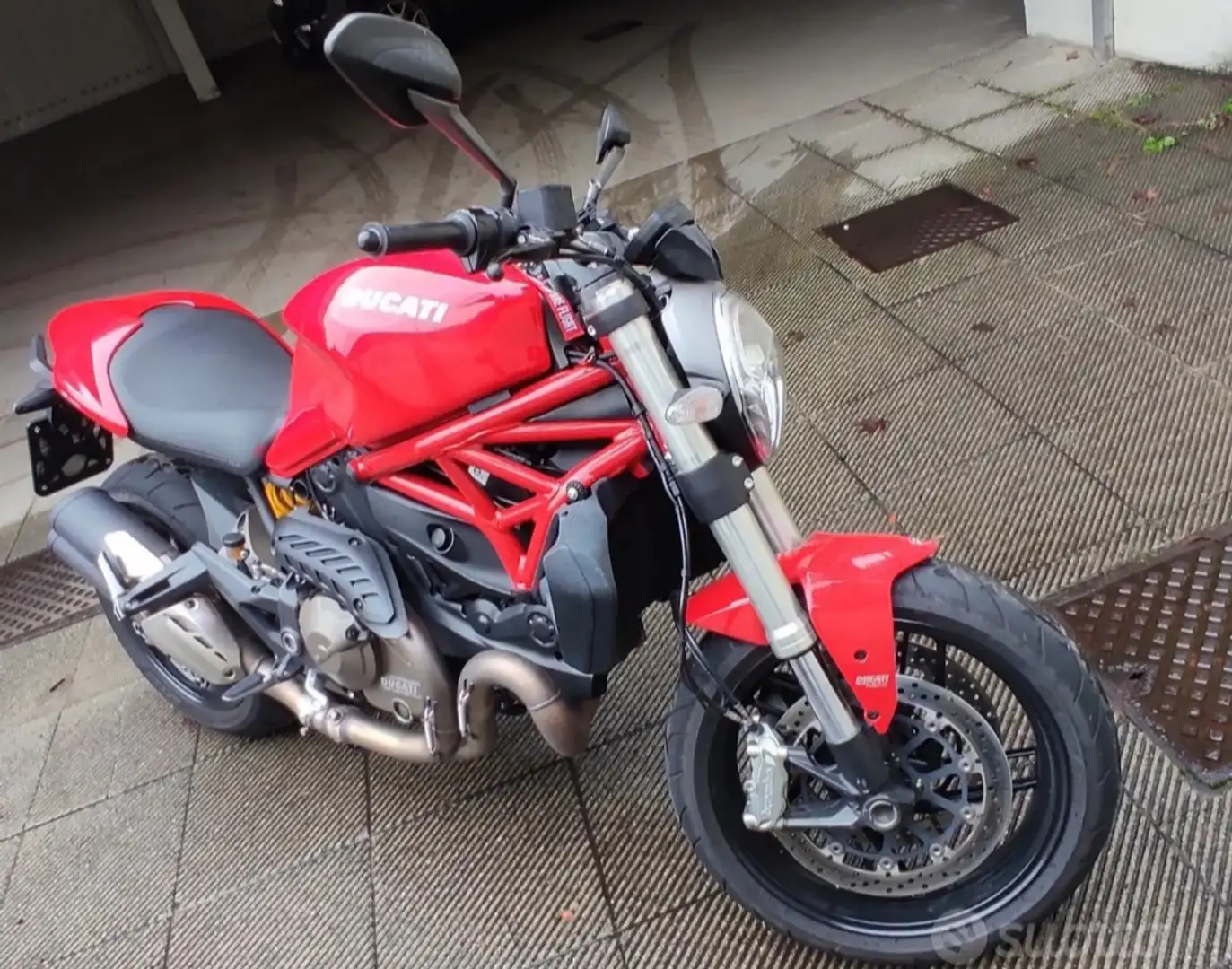 Ducati Monster 821 Rot - 1