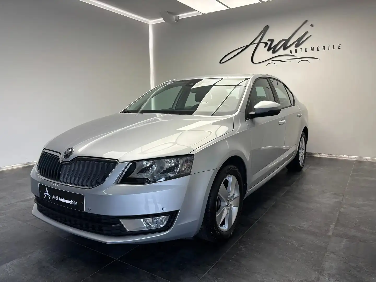 Skoda Octavia 1.4 TSI *SIEGE CHAUFF*LANE ASSIST*1ER PRO*GARANTIE Gris - 1