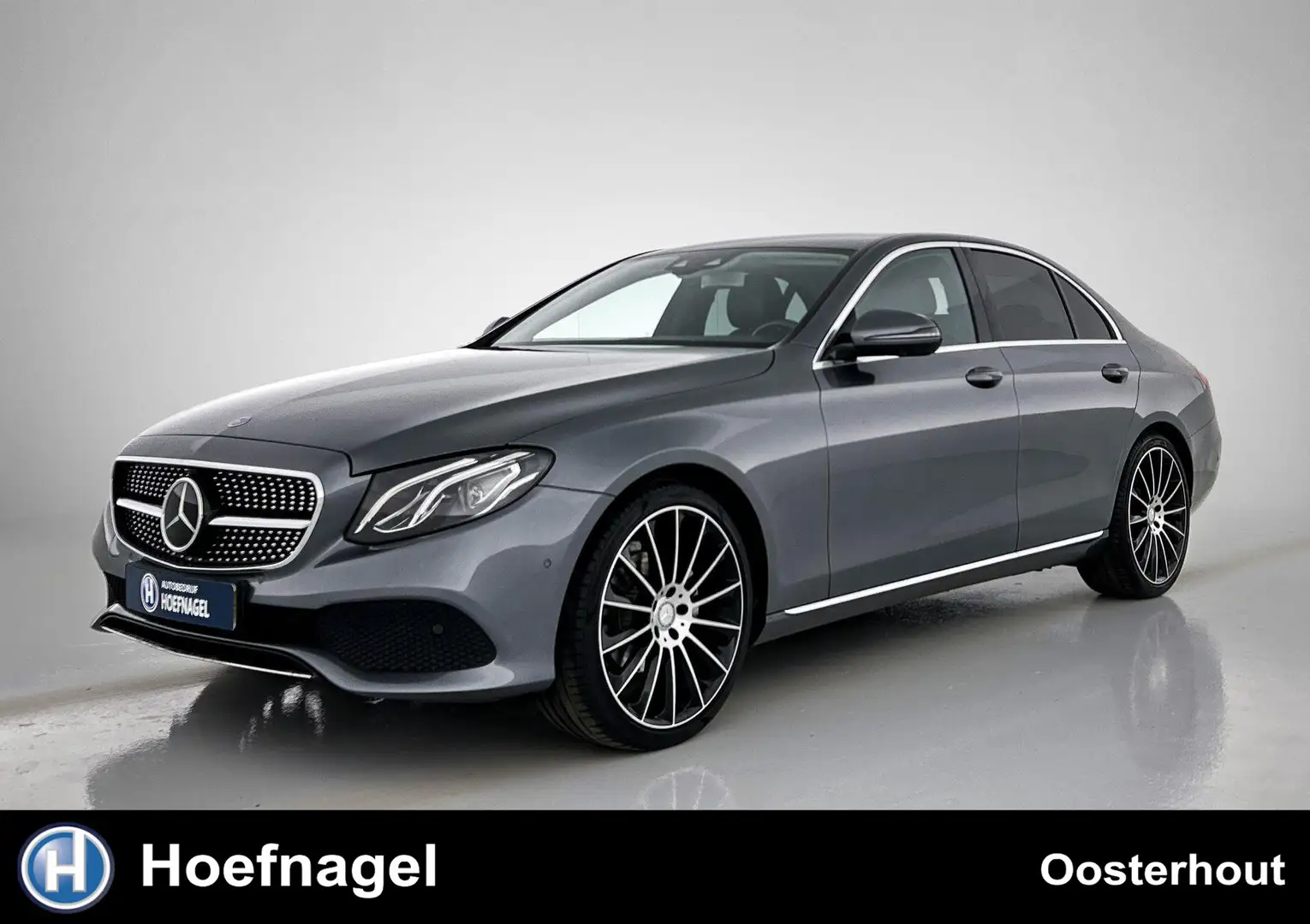 Mercedes-Benz E 200 Premium Plus Automaat | Navigatie | Parkeersensore Šedá - 1