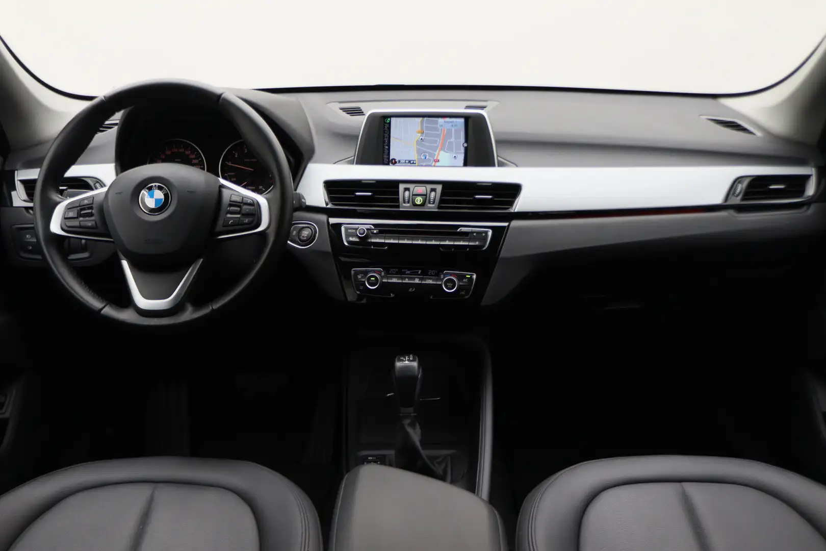 BMW X1 sDrive18i Executive Automaat Leer, Navigatie, LED, Grijs - 2
