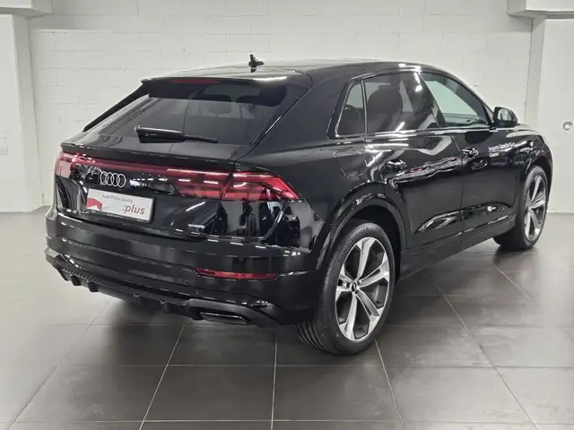 Audi Q8 view 4