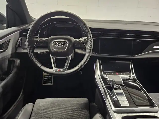 Audi Q8 view 7
