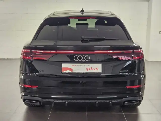 Audi Q8 view 5