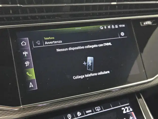 Audi Q8 view 12