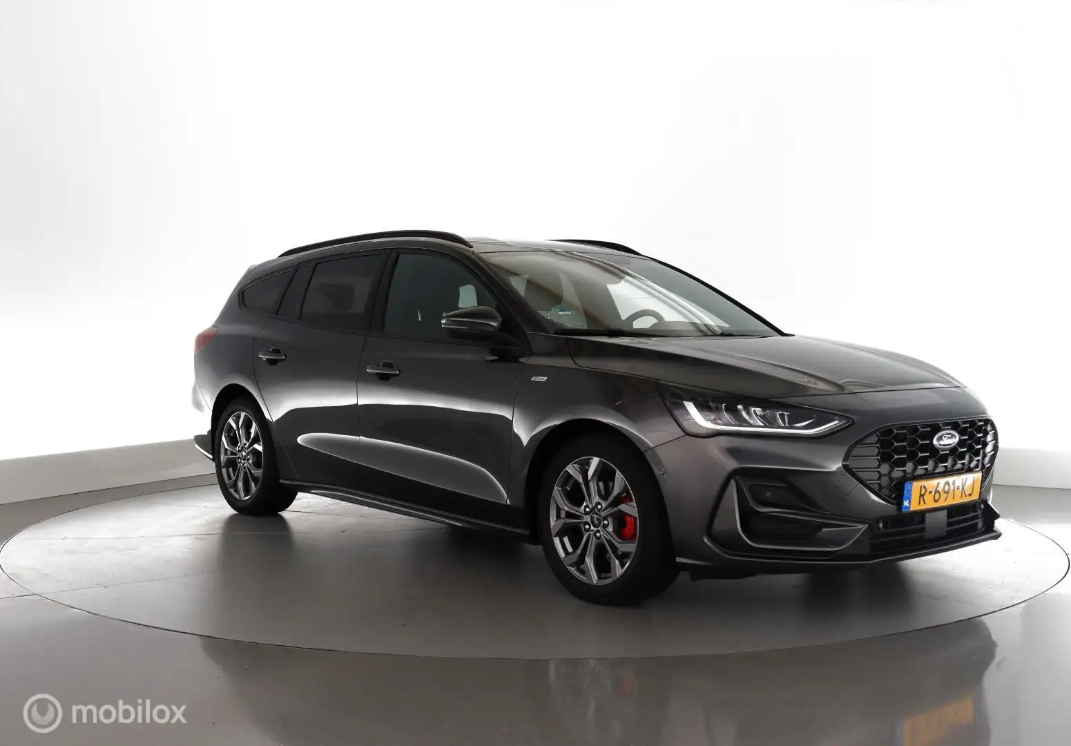 Ford Focus Wagon 1.0 EcoB. Hybrid ST Line X winter|led|cam|na Grijs - 2