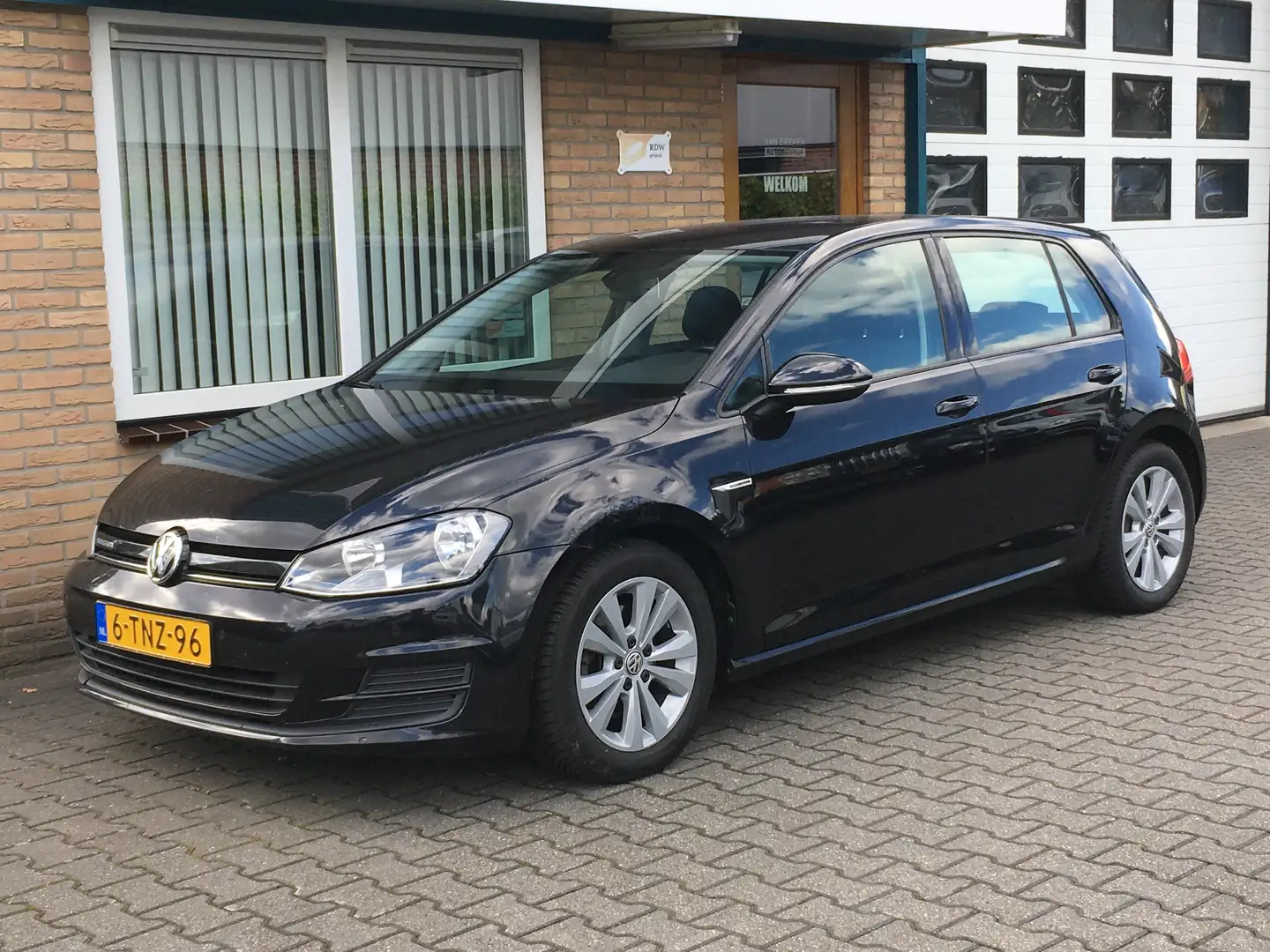 Volkswagen Golf 1.6 TDI Comfortline BlueMotion Zwart - 1