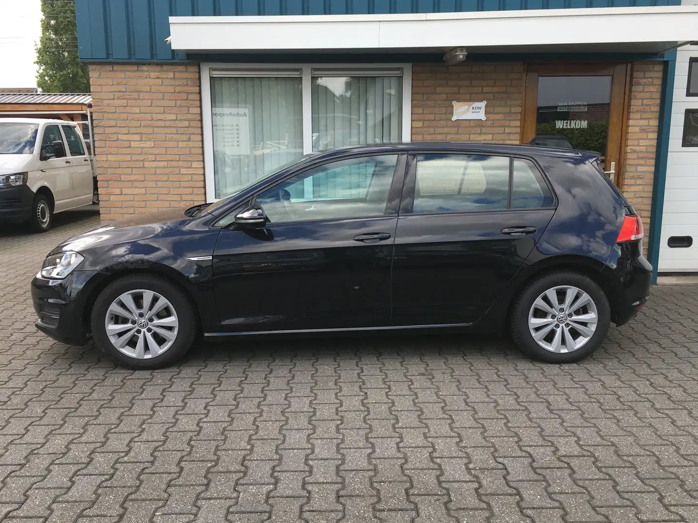 Volkswagen Golf 1.6 TDI Comfortline BlueMotion Zwart - 2
