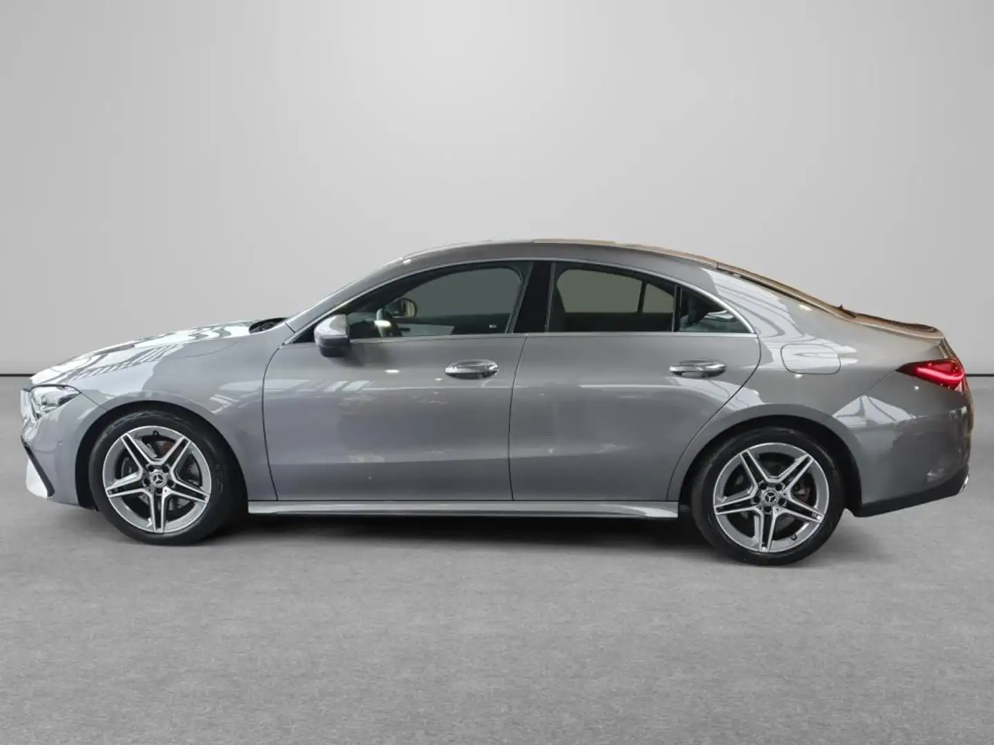 Mercedes-Benz CLA 200 Coupé AMG*LED*KeyLess*PDC*SpurH*AHK Gris - 2