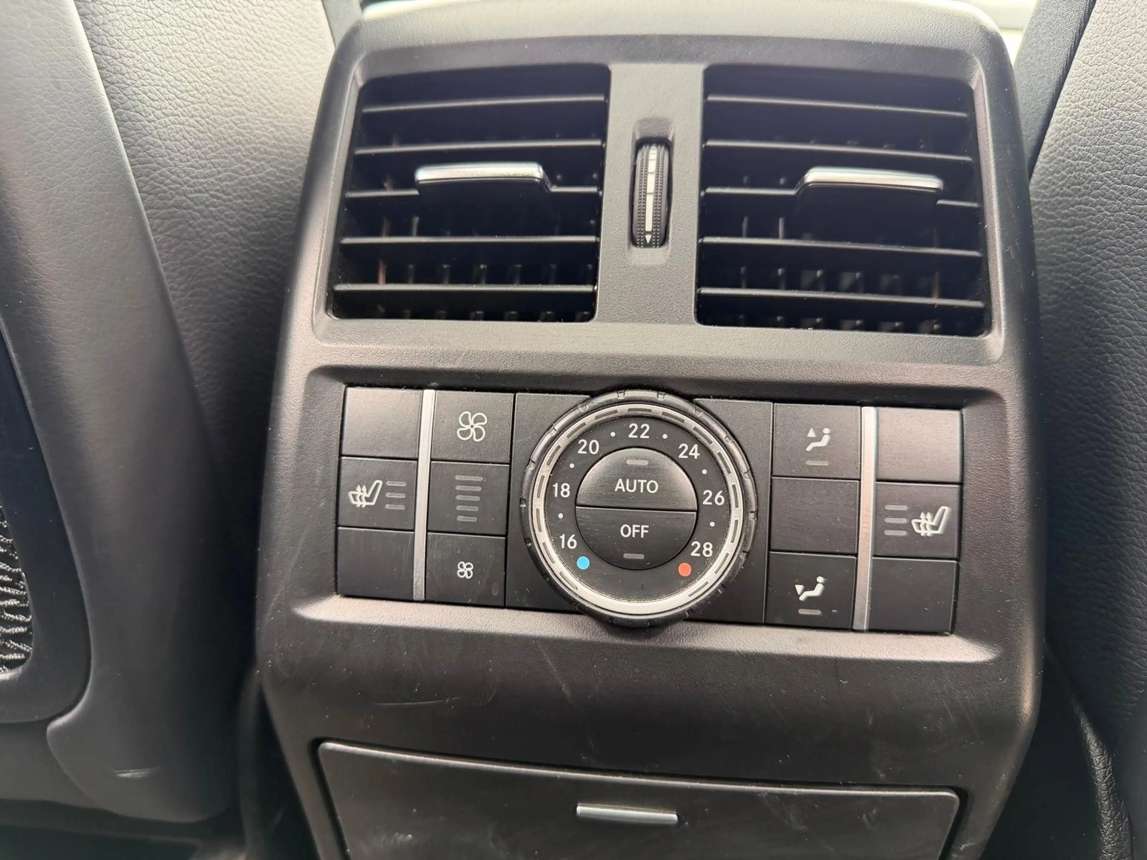 Mercedes-Benz GL 350 BT 4Matic*MAXIVOLL*2.HD*SCHECKHEFT — photo 13