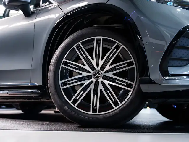 Mercedes-Benz EQS view 2