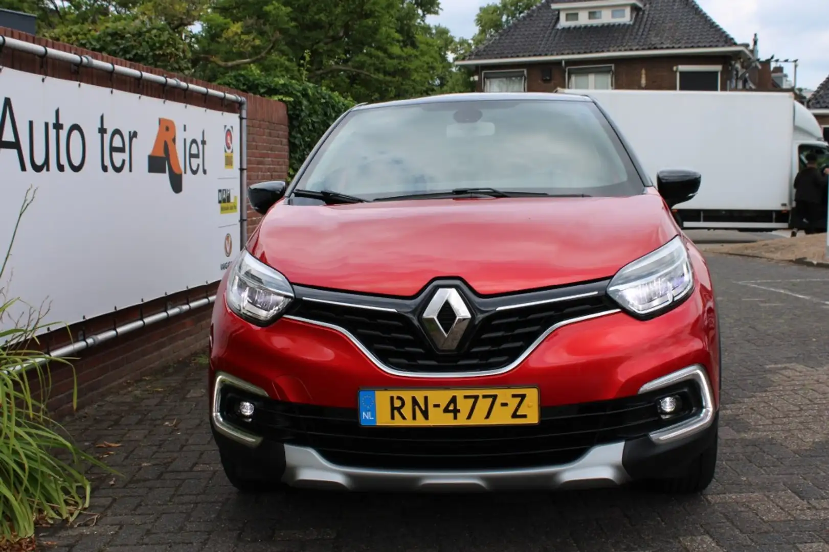 Renault Captur TCe 90 pk Intens met o.a. dode hoek waarsch./e.c.c Rood - 2