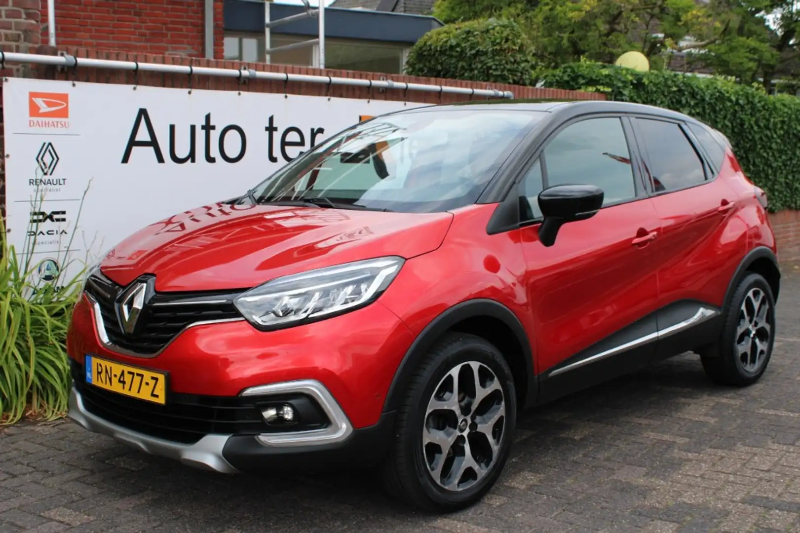 Renault Captur TCe 90 pk Intens met o.a. dode hoek waarsch./e.c.c Rood - 1