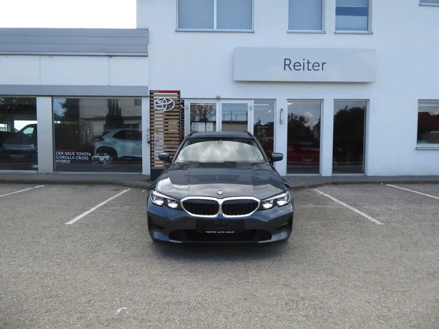 BMW 318 d Touring *LED*NAVI*LEDER* Grau - 1