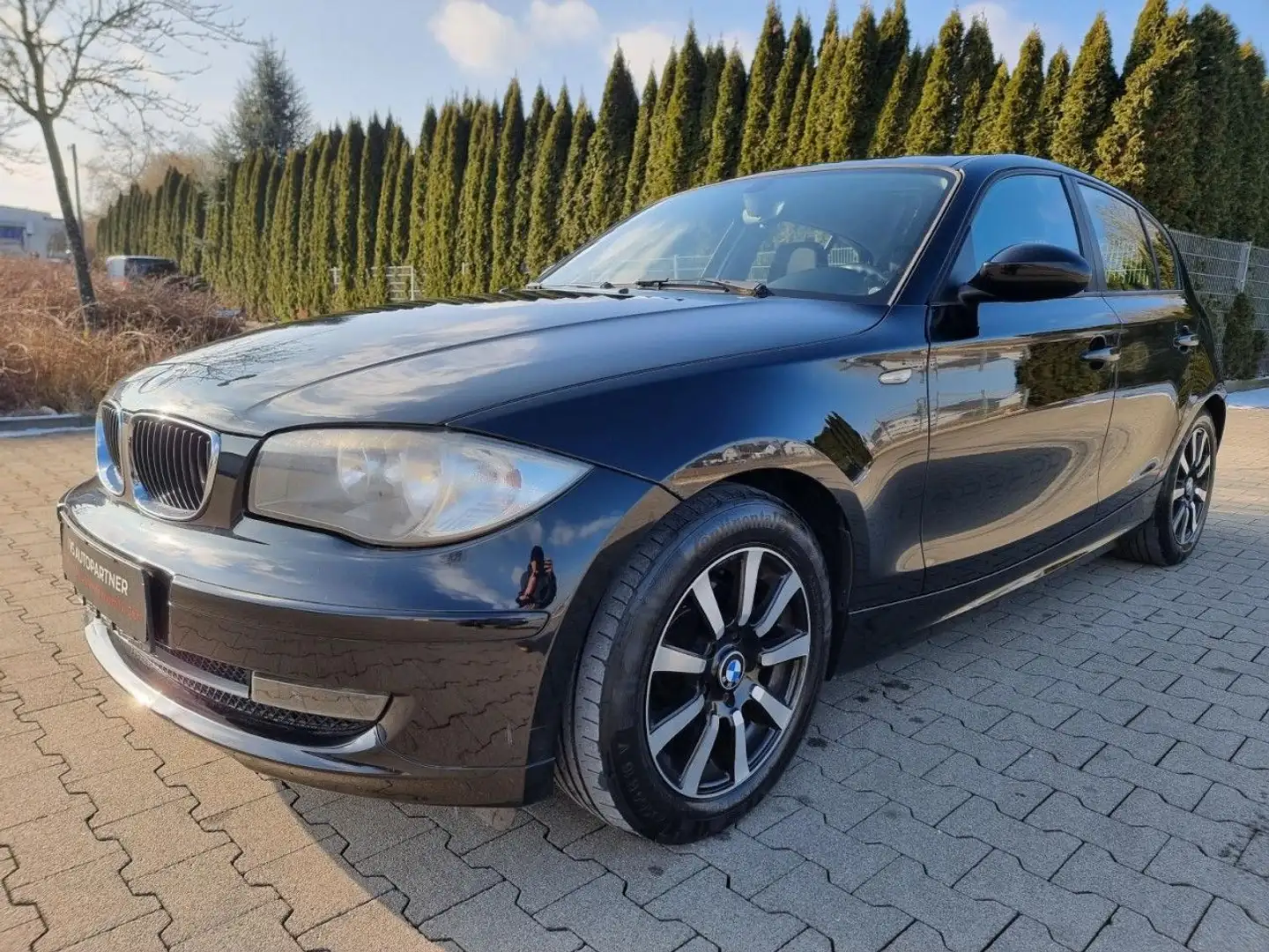 BMW 118 i 2.0 AHK SHZ PDC TÜV/NEU el.FH ZV Klima BLTH Чорний - 1
