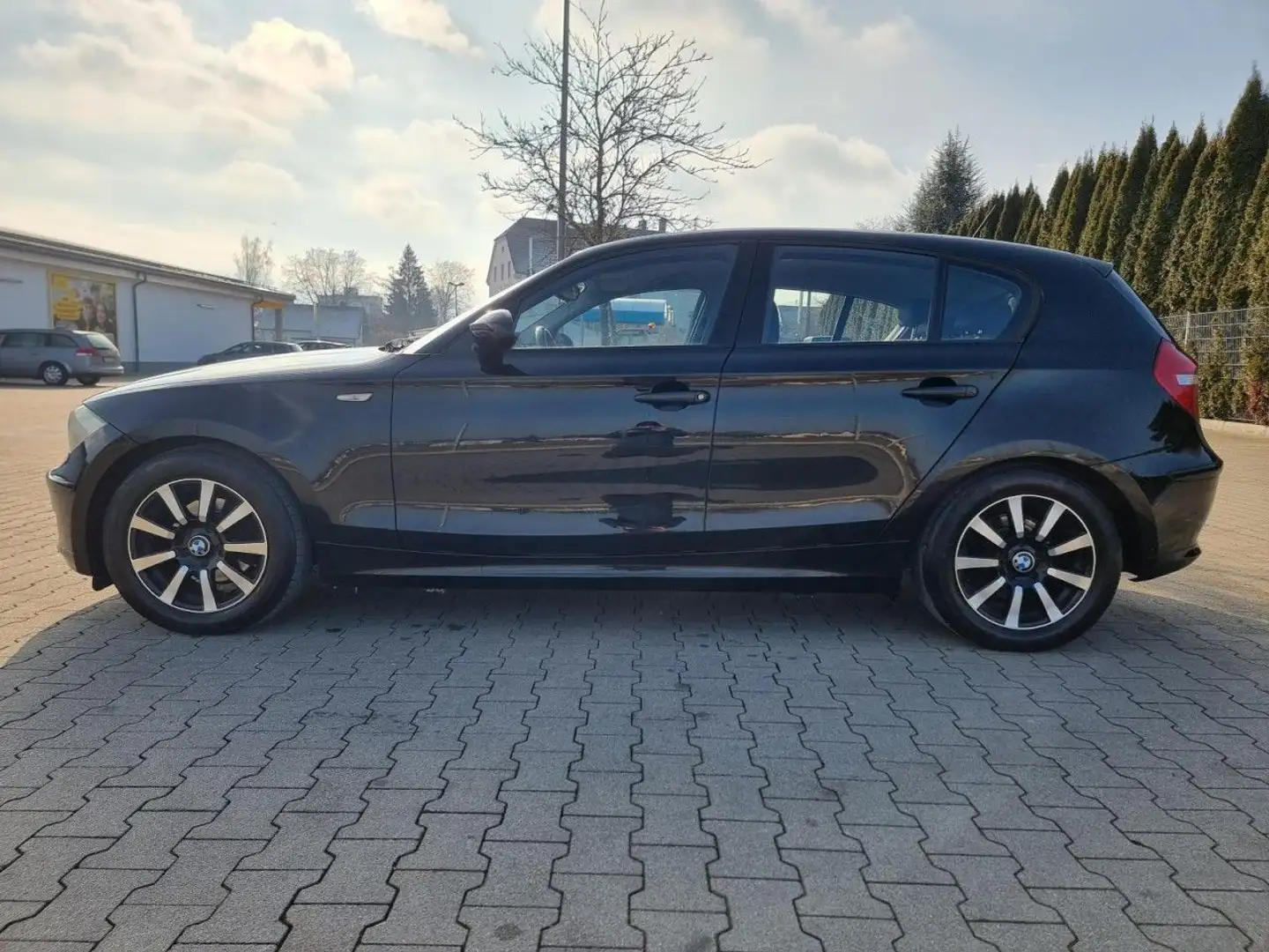 BMW 118 i 2.0 AHK SHZ PDC TÜV/NEU el.FH ZV Klima BLTH Чорний - 2