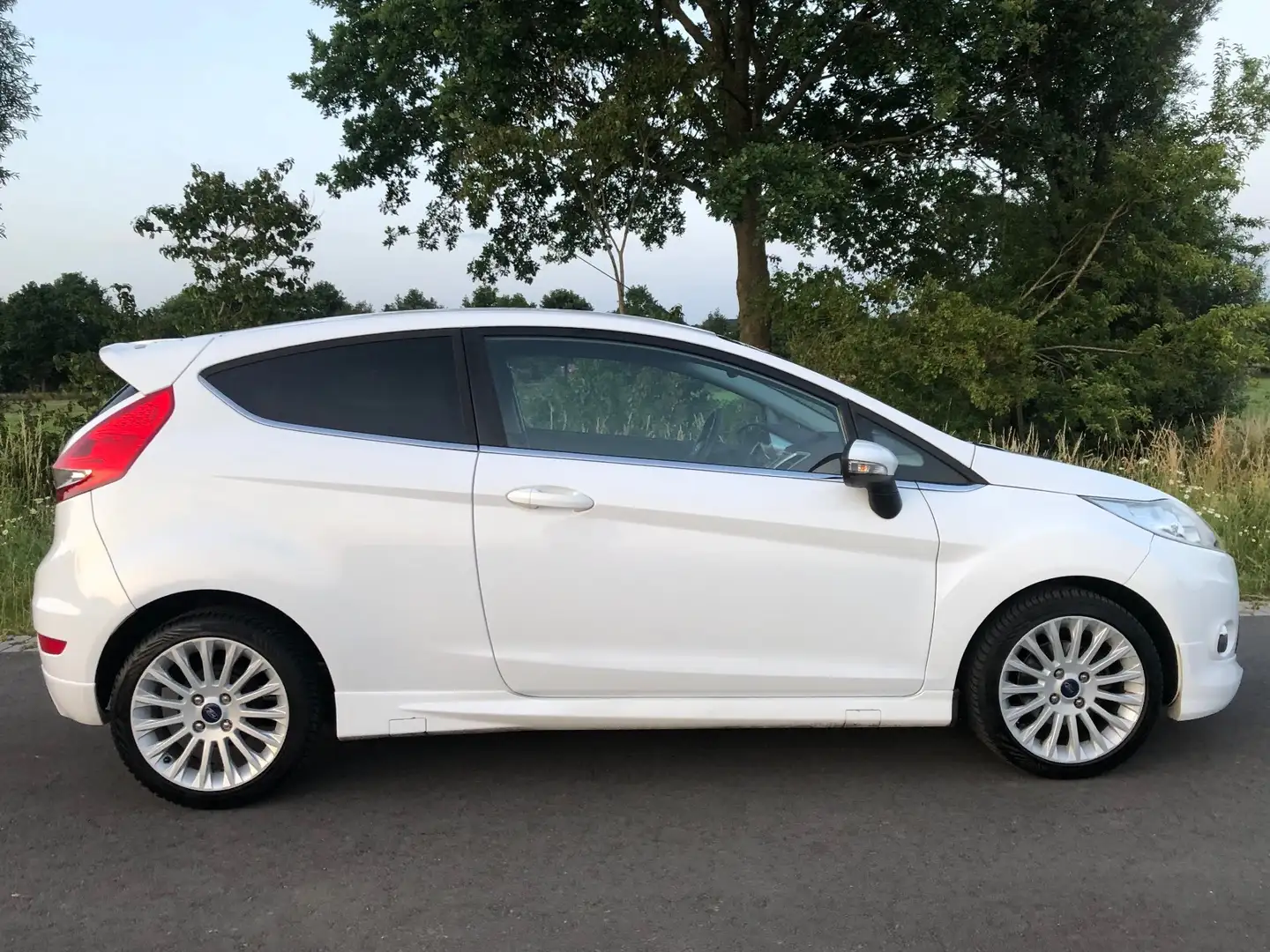 Ford Fiesta 1.25 ST-Line | Sportpakket | Airco | Bluetooth Wit - 2