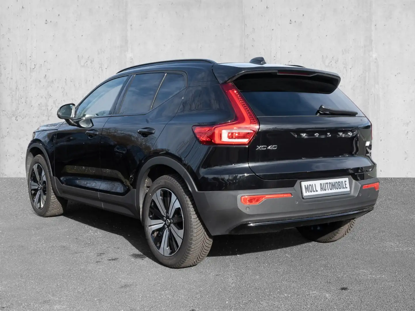 Volvo XC40 Plus Dark Recharge Plug-In Hybrid 2WD T4 Twin Engi Schwarz - 2