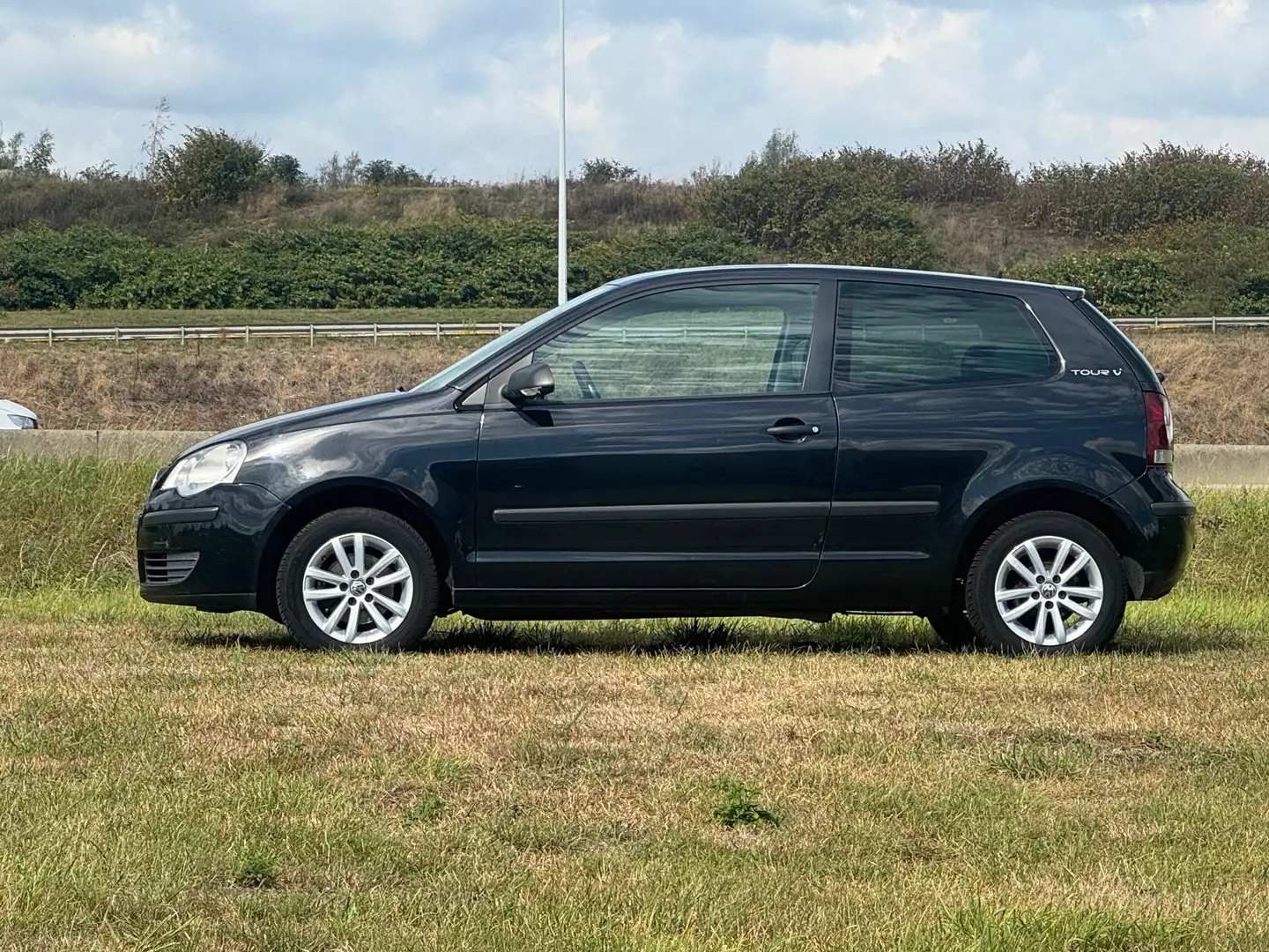Volkswagen Polo 1.2i Tour / garantie 12m. Zwart - 2