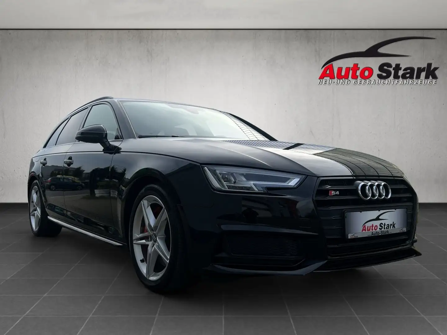 Audi S4 3.0 TFSI quattro°Avant°LED°Memory°Alcantara°Navi° Černá - 2