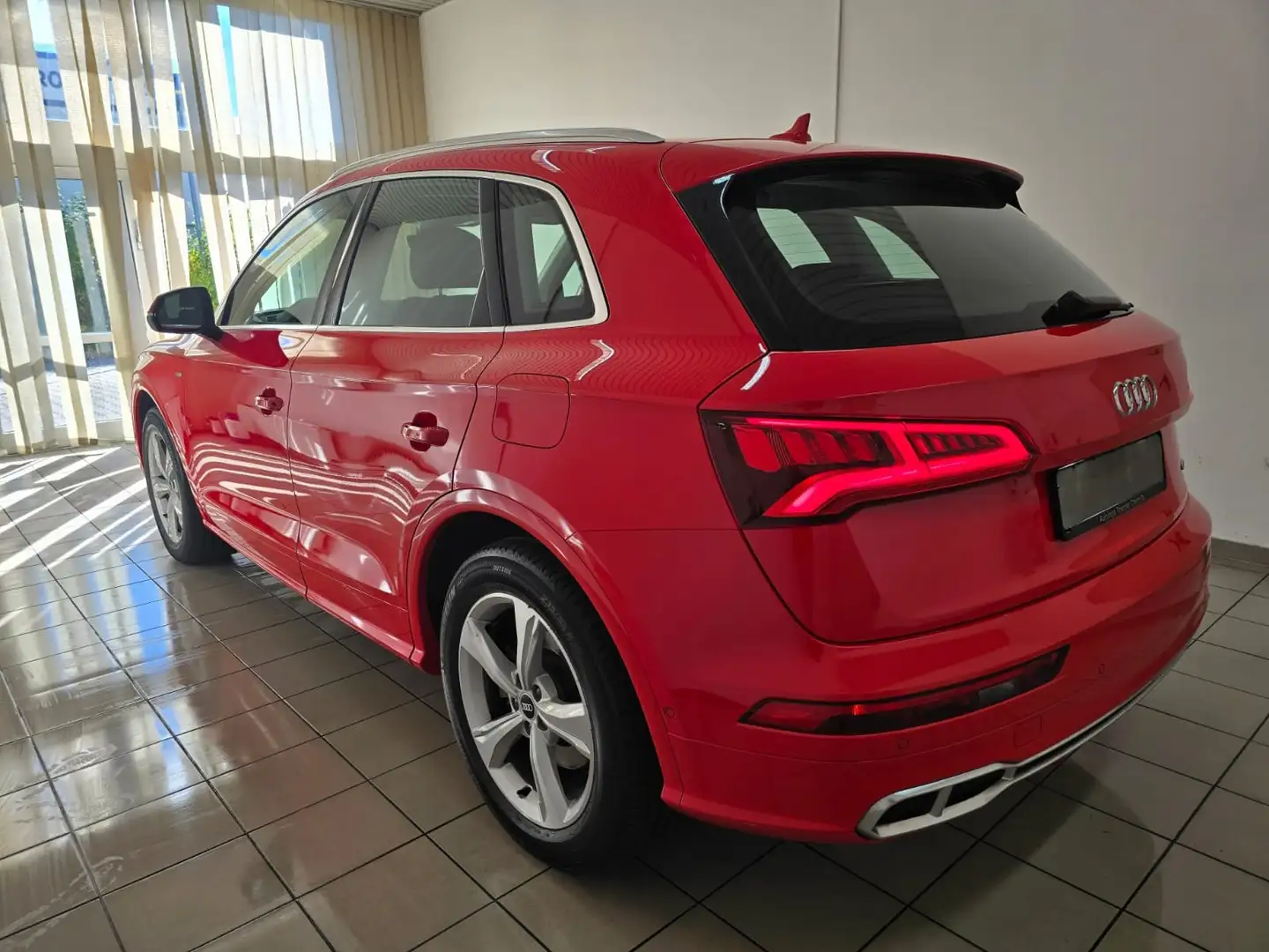 Audi Q5 55 TFSIe qu. S Line Individual Matrix Luft 360° Rot - 2