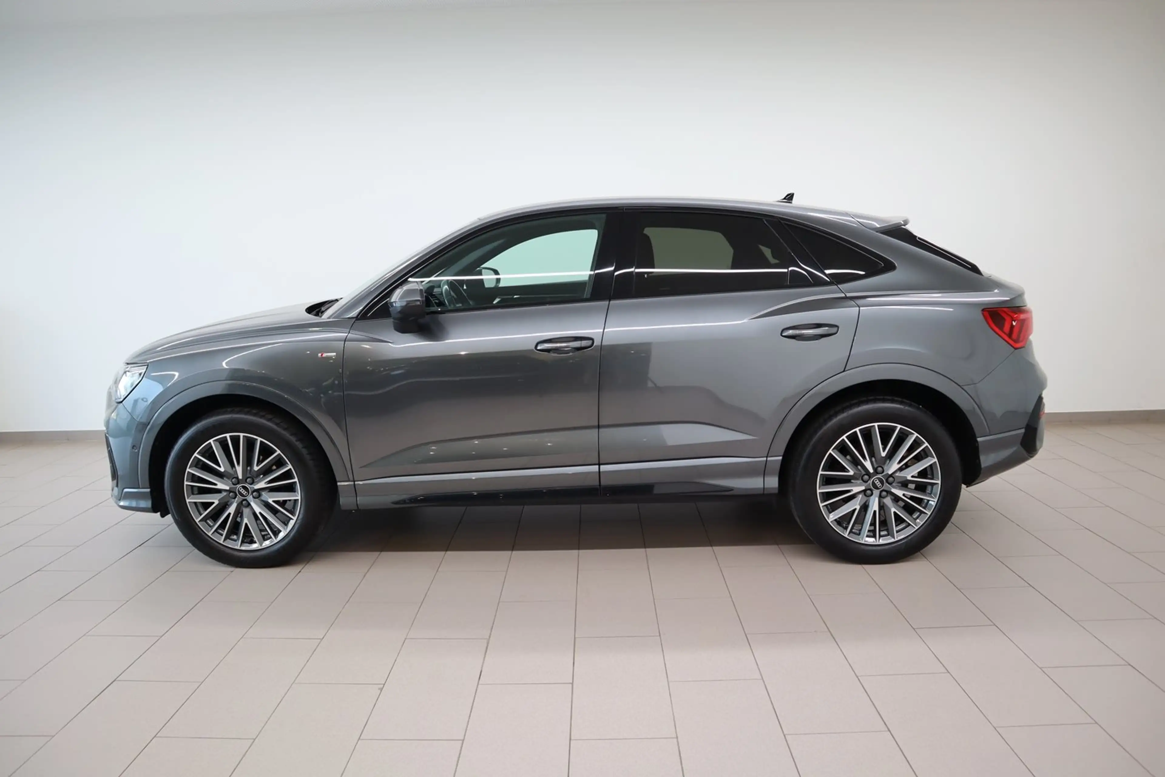 Audi Q3 35 TFSI S line exterieur — photo 3